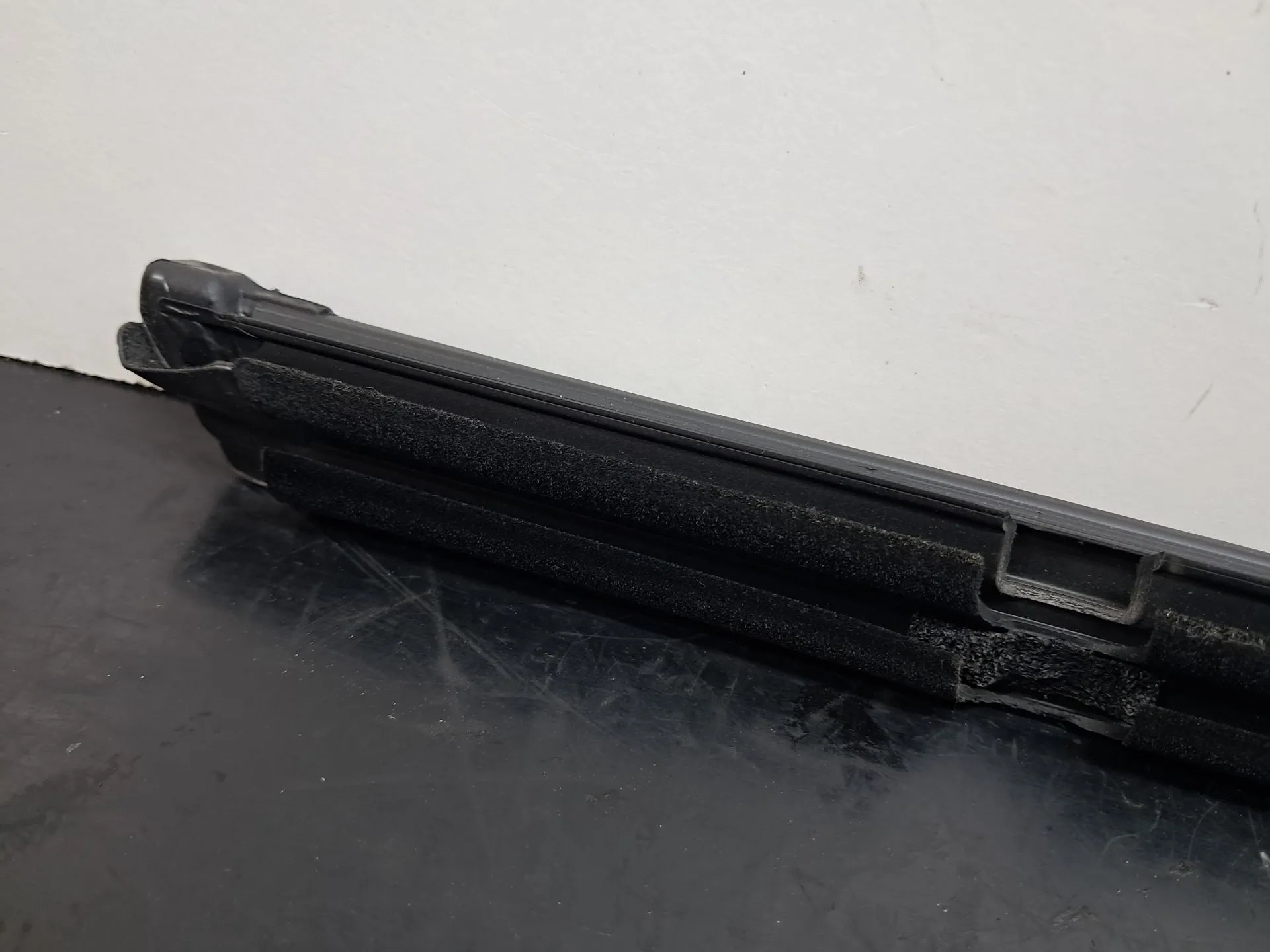 Raspador Vidrio de Puerta Trasera Derecha VOLKSWAGEN Tiguan (AD1, AX1) Imagem-10