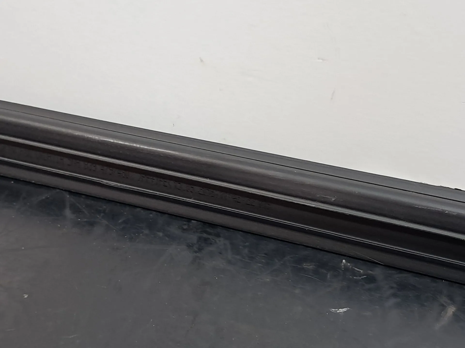 Raspador Vidrio de Puerta Trasera Derecha VOLKSWAGEN Tiguan (AD1, AX1) Imagem-3