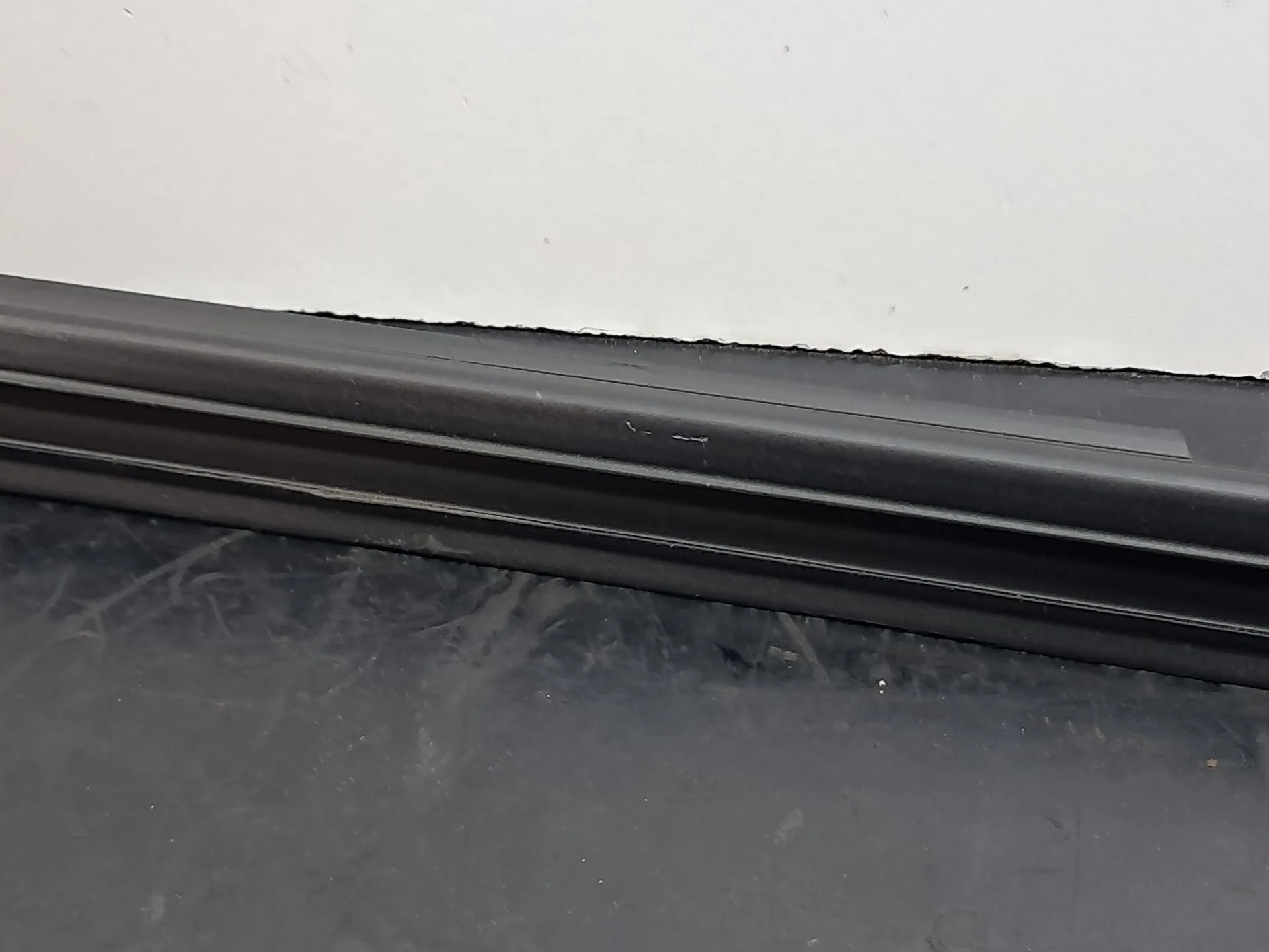 Raspador Vidrio de Puerta Trasera Derecha VOLKSWAGEN Tiguan (AD1, AX1) Imagem-2