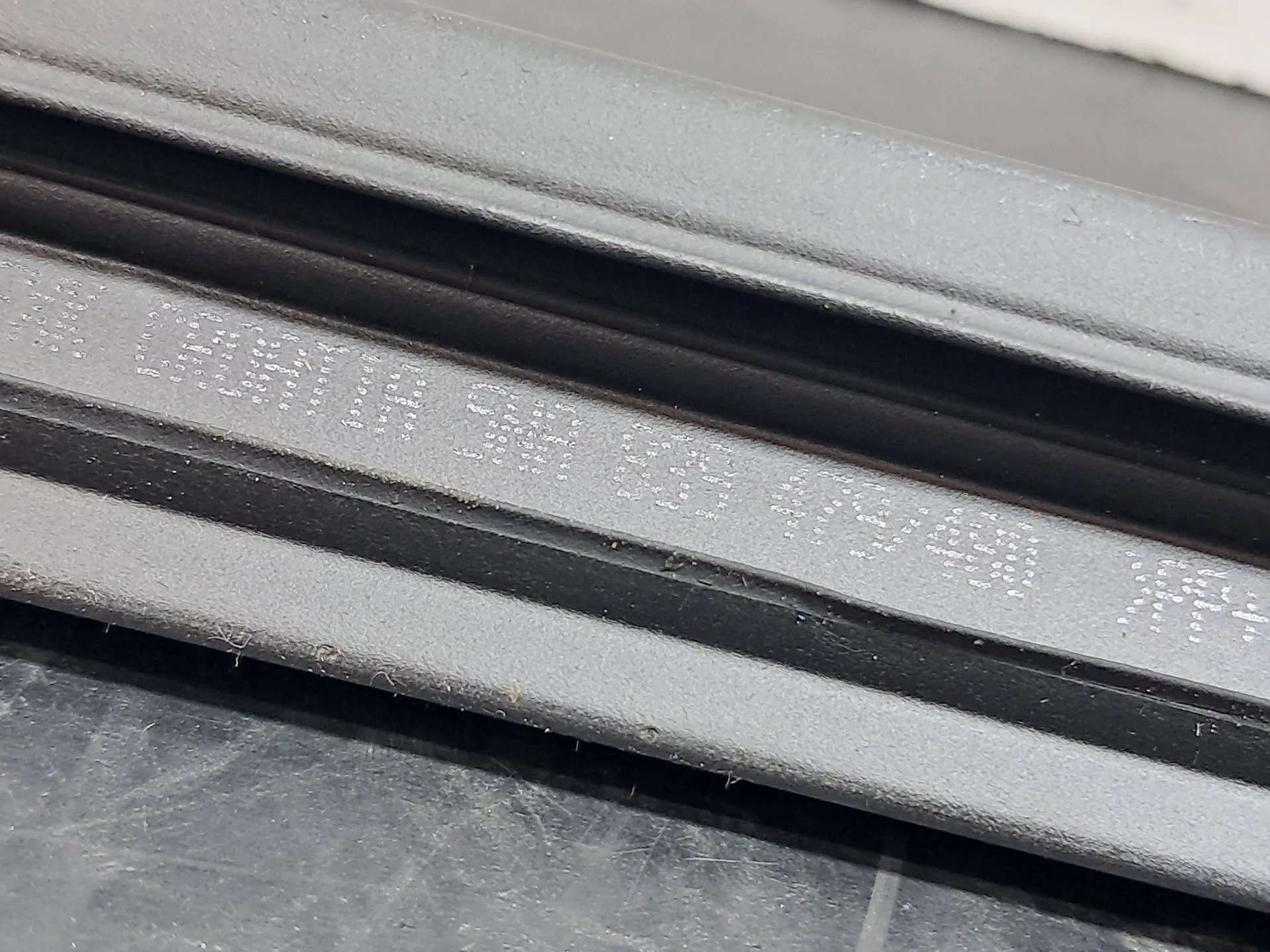 Raspador Vidrio de Puerta Trasera Derecha VOLKSWAGEN Tiguan (AD1, AX1) Imagem-11
