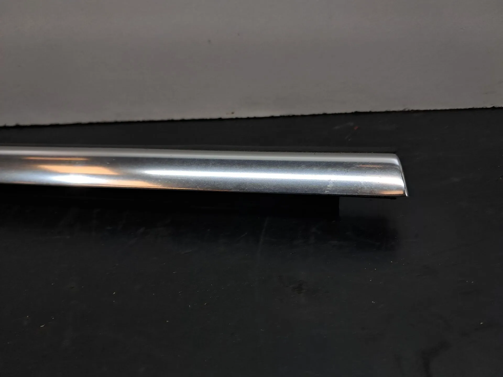 Raspador Vidrio de Puerta Trasera Derecha VOLKSWAGEN Tiguan (AD1, AX1) Imagem-1