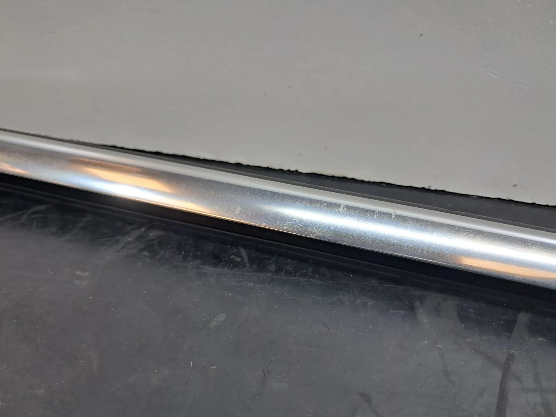 Raspador Vidrio de Puerta Trasera Derecha VOLKSWAGEN Tiguan (AD1, AX1) Imagem-3
