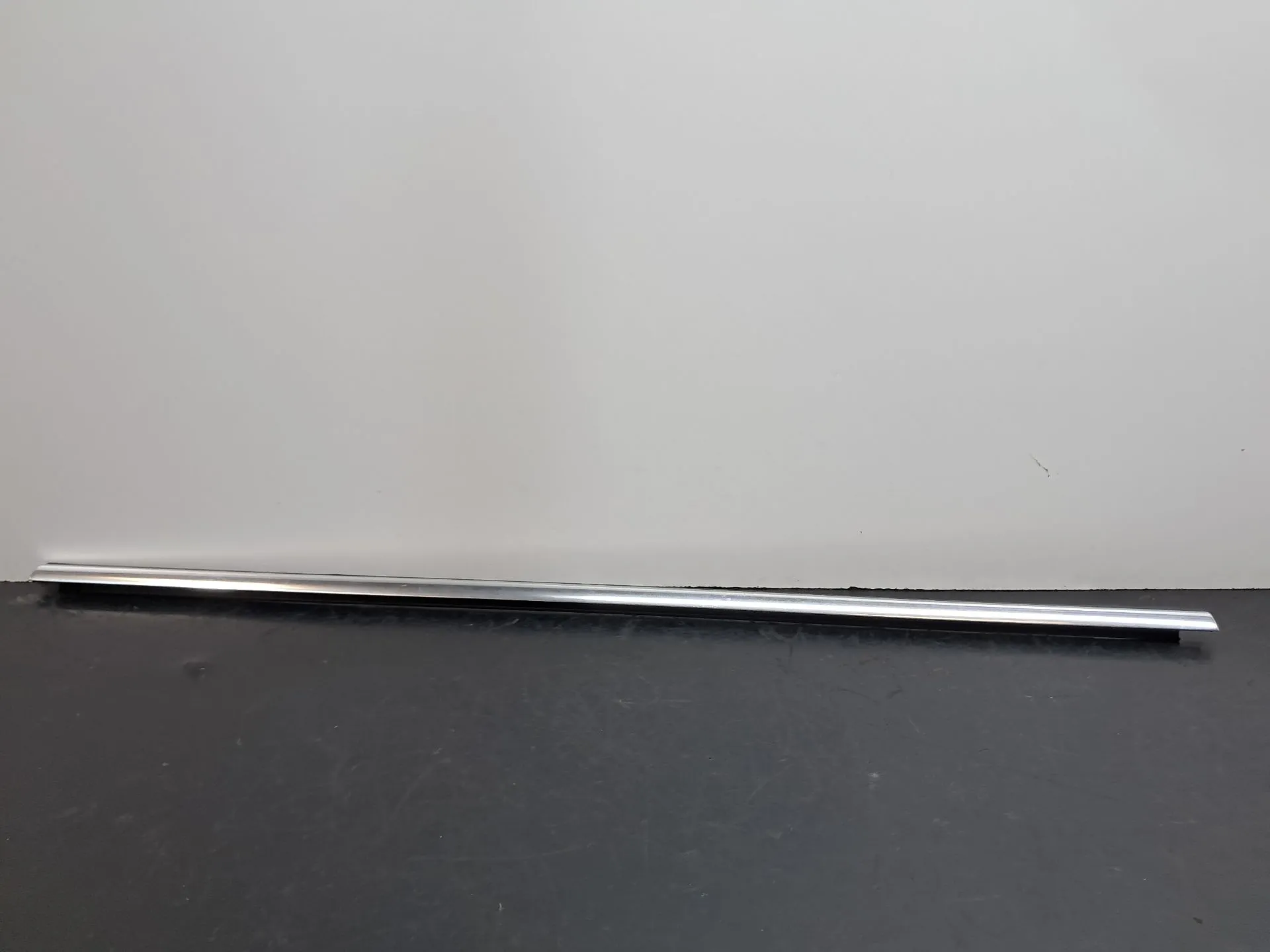 Raspador Vidrio de Puerta Trasera Derecha VOLKSWAGEN Tiguan (AD1, AX1)