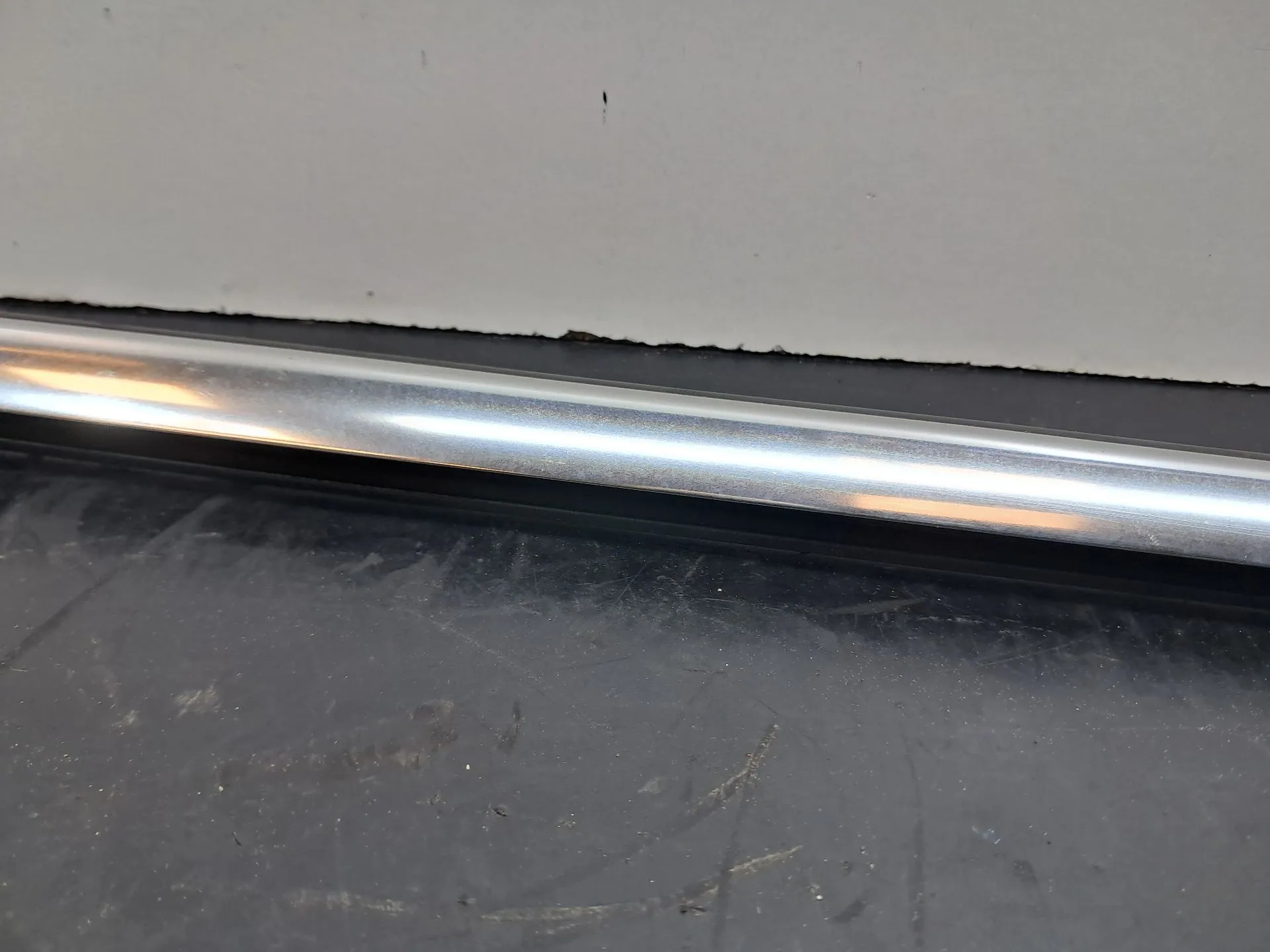 Raspador Vidrio de Puerta Trasera Derecha VOLKSWAGEN Tiguan (AD1, AX1) Imagem-2
