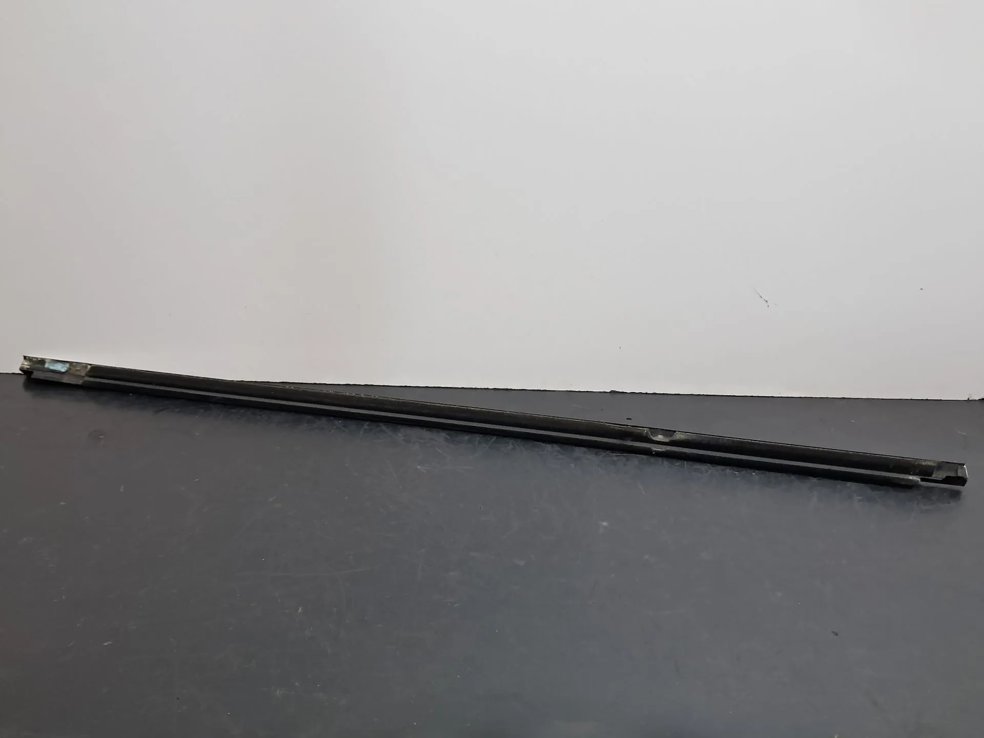 Raspador Vidrio de Puerta Trasera Derecha VOLKSWAGEN Tiguan (AD1, AX1) Imagem-7