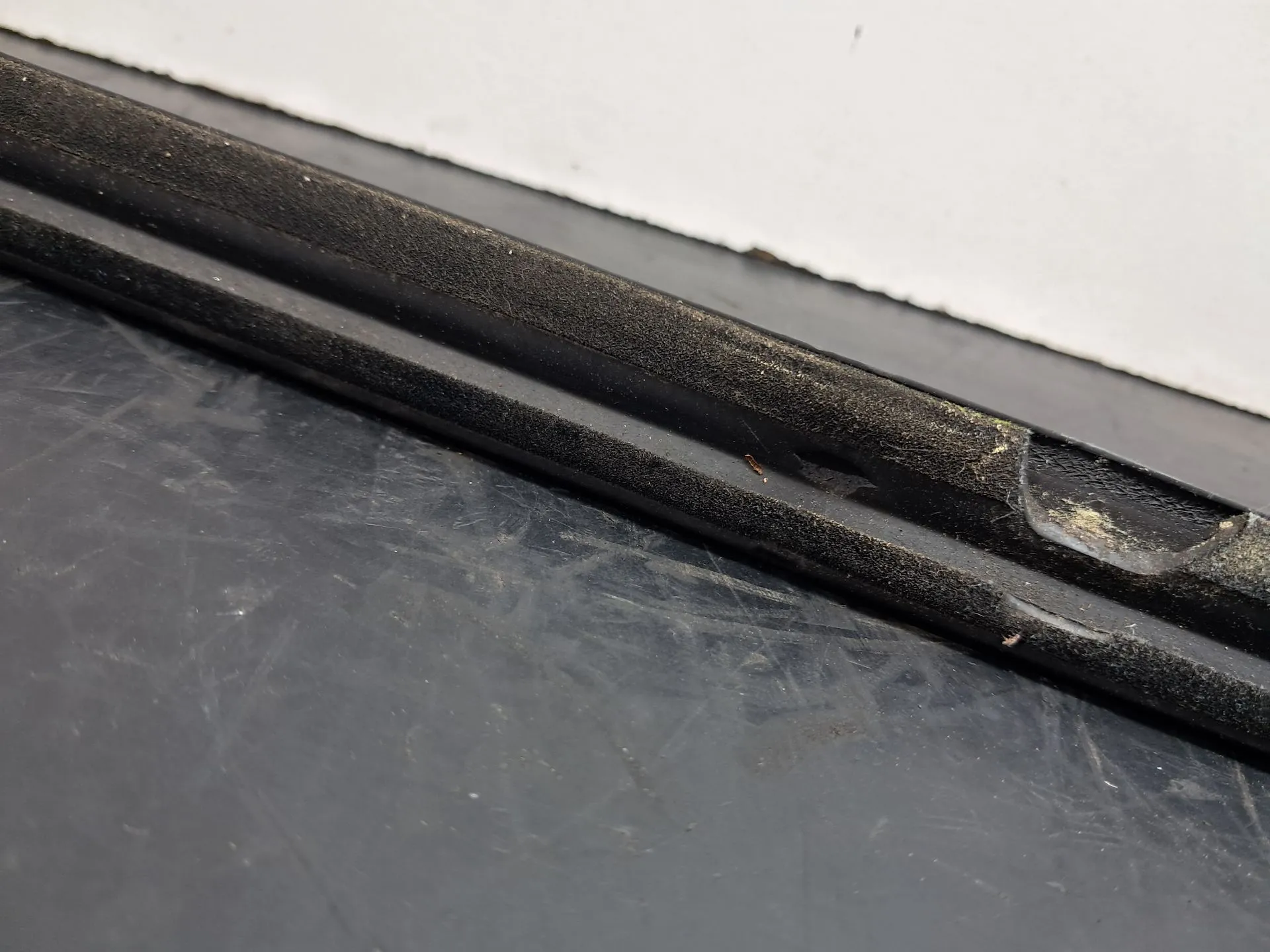 Raspador Vidrio de Puerta Trasera Derecha VOLKSWAGEN Tiguan (AD1, AX1) Imagem-10