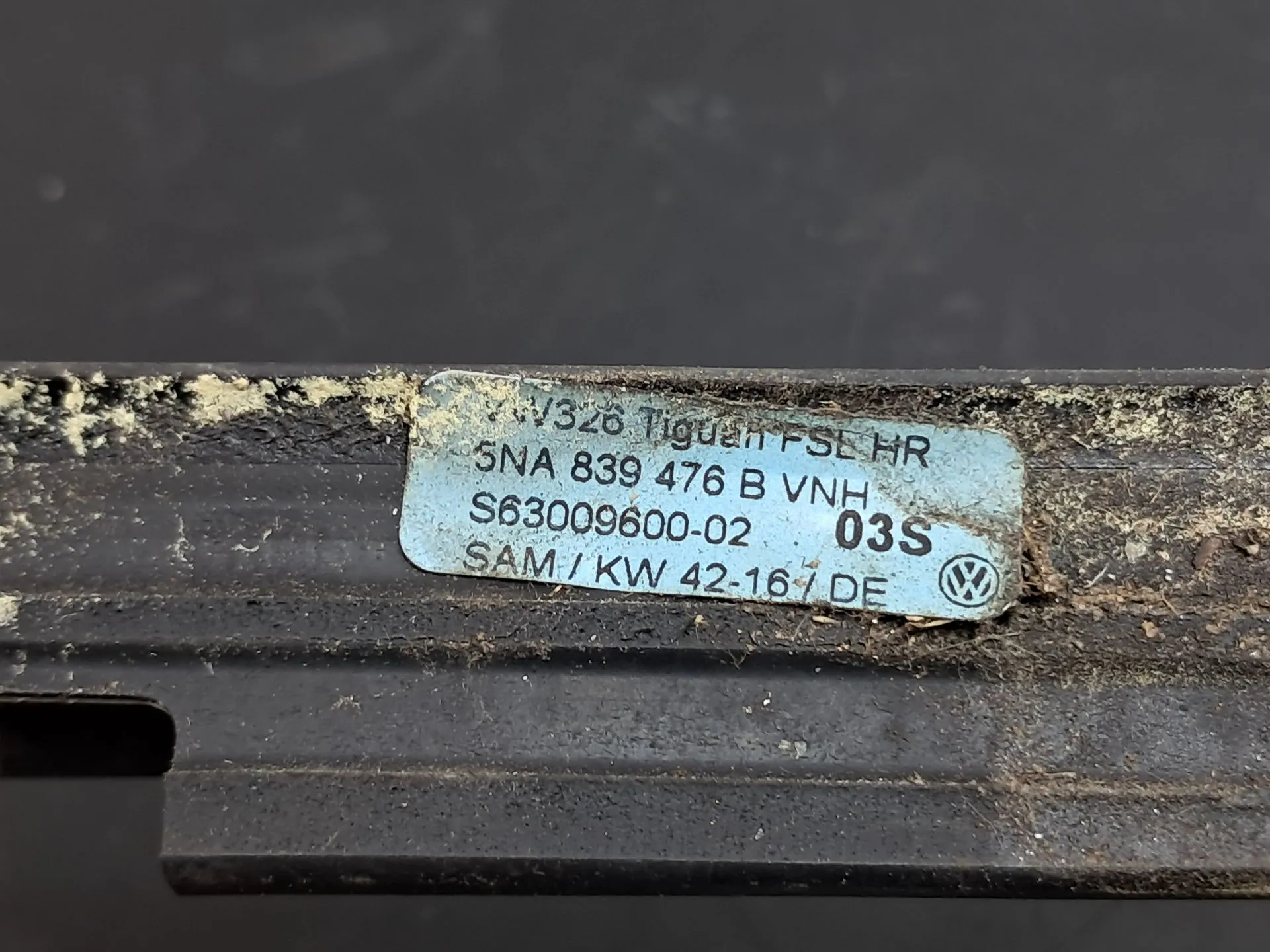 Raspador Vidrio de Puerta Trasera Derecha VOLKSWAGEN Tiguan (AD1, AX1) Imagem-14