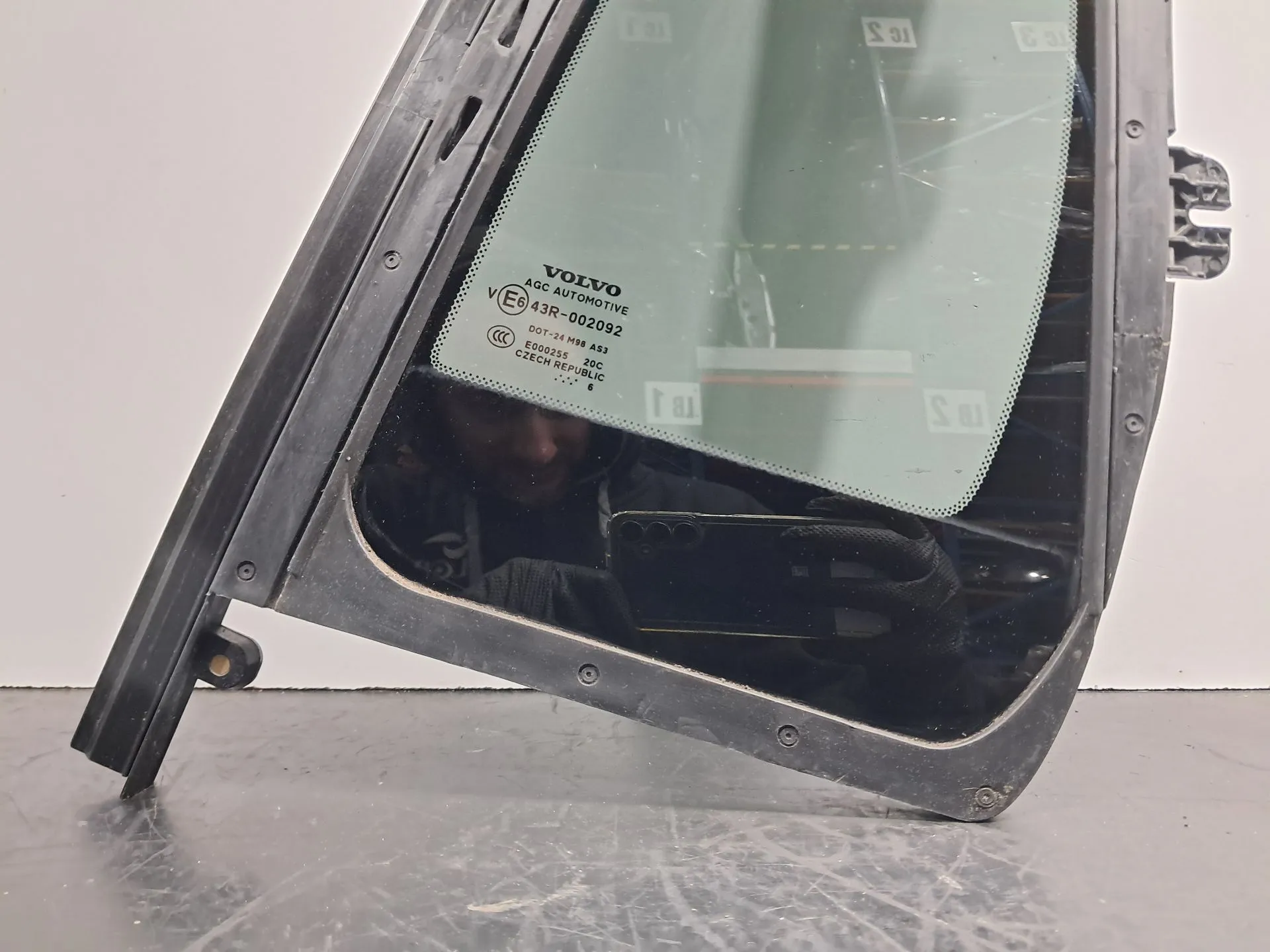 Vidrio triangular puerta Trasero Izquierdo VOLVO XC90 II Imagem-1