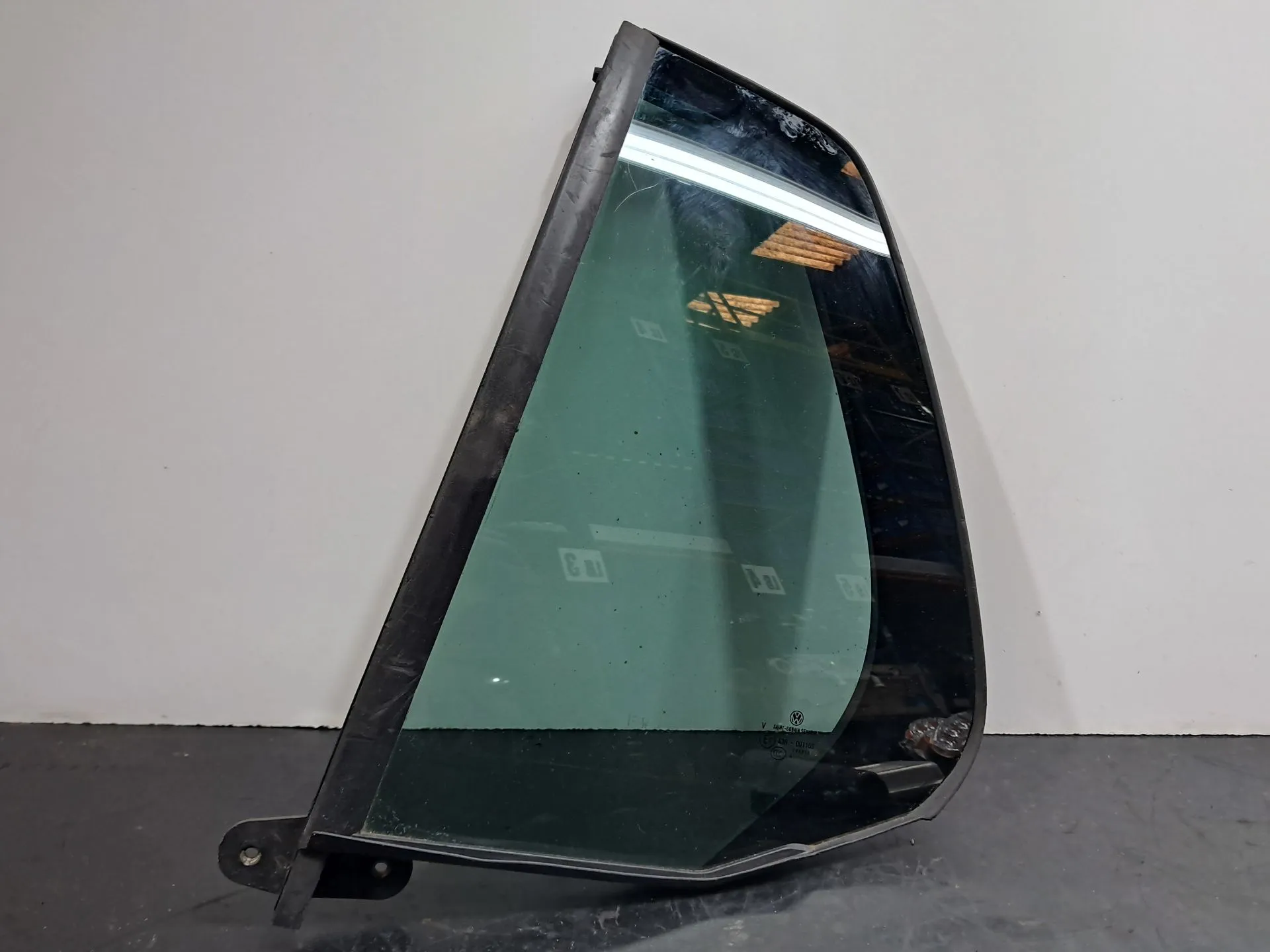 Vidro triangular da porta trás esquerdo VOLKSWAGEN Golf VII (5G1, BQ1, BE1, BE2) | 2012 - 2021
