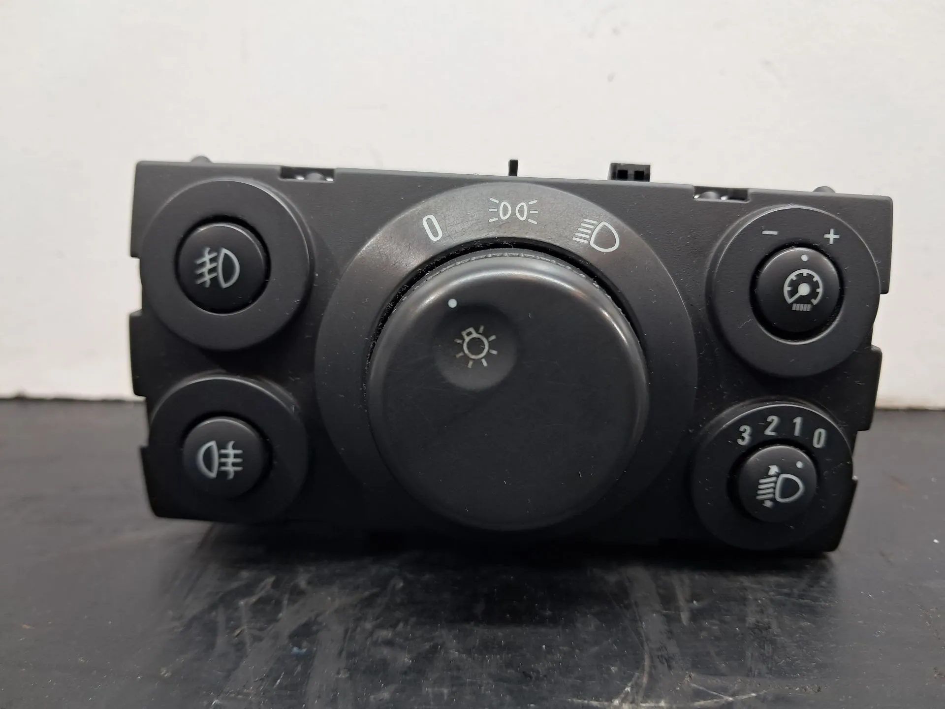 Pulsante / interruttore luci OPEL Astra H Hatchback (L48) Imagem-1