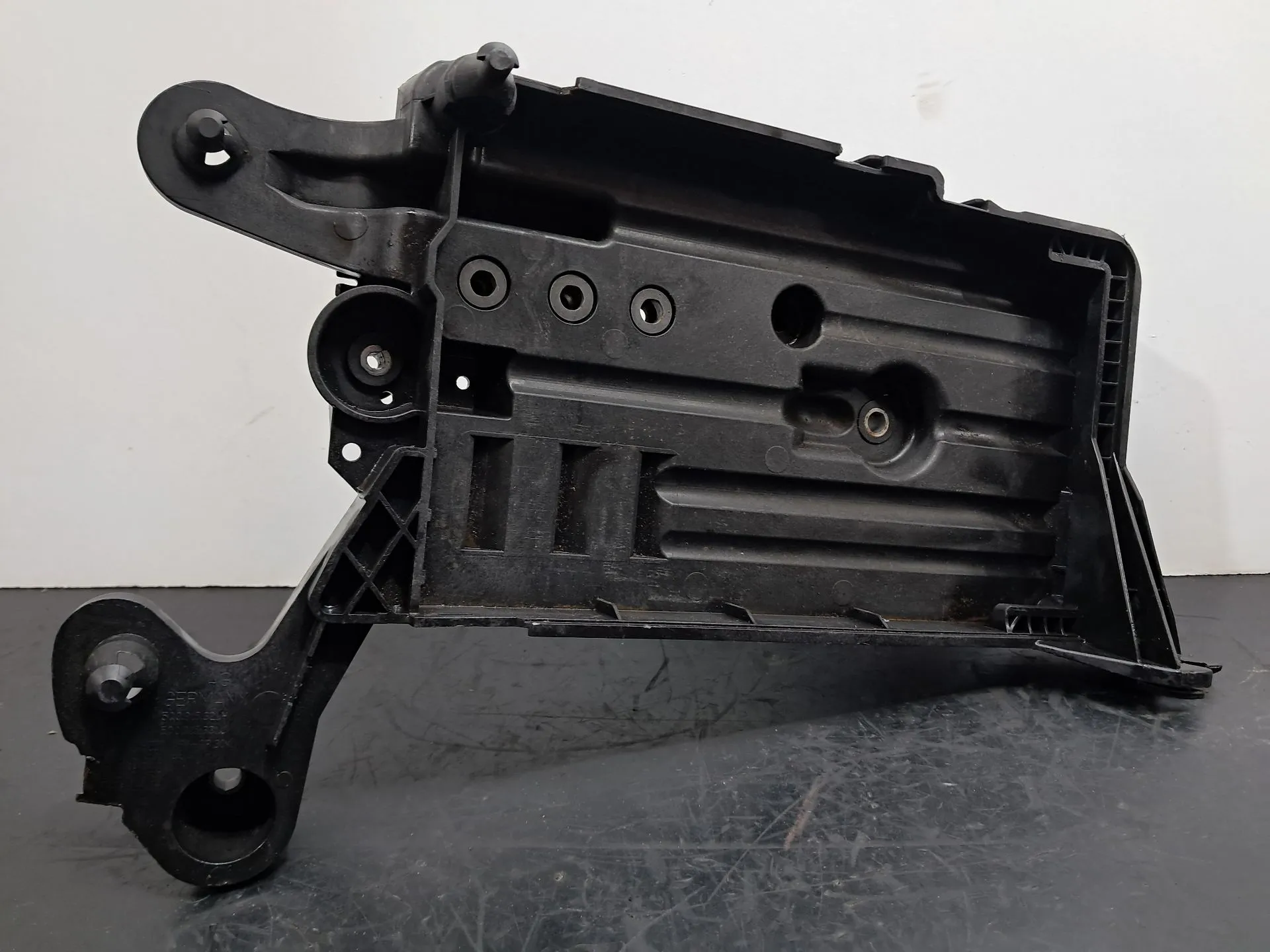 Base / caixa da bateria VOLKSWAGEN Golf VII 