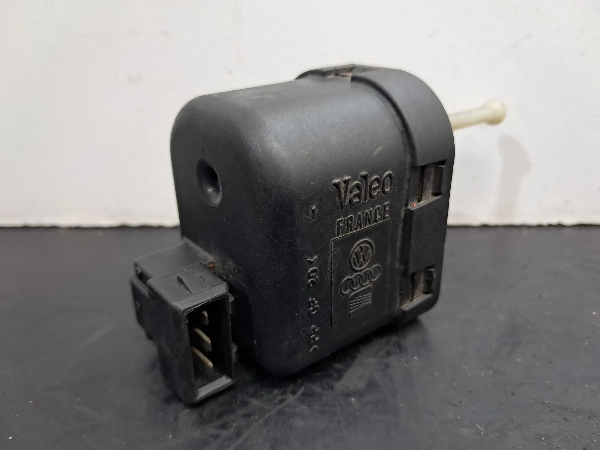 Moteur de réglage du niveau des phares VOLKSWAGEN Polo Classic (6V2)