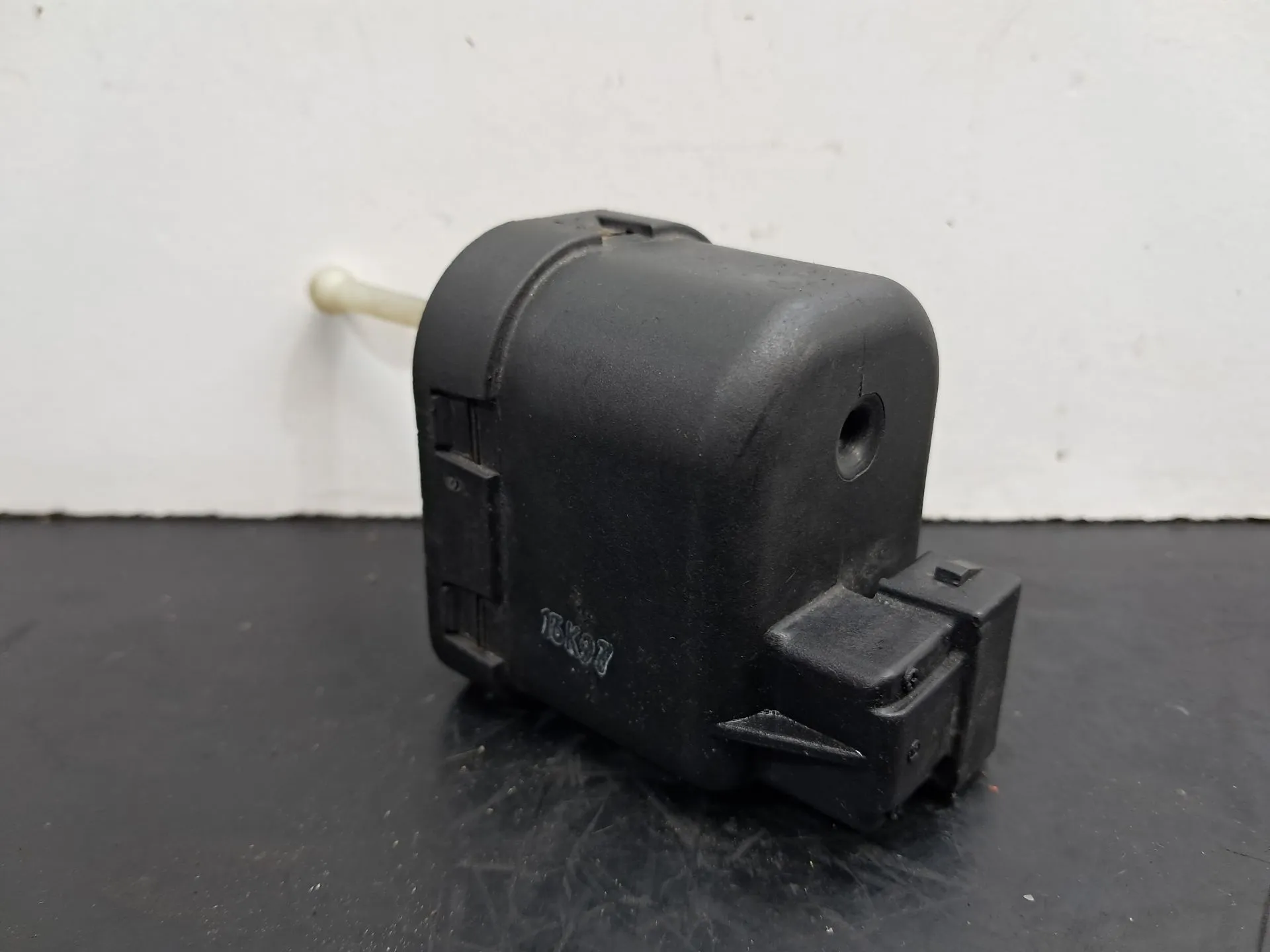 Moteur de réglage du niveau des phares VOLKSWAGEN Polo Classic (6V2) Imagem-3