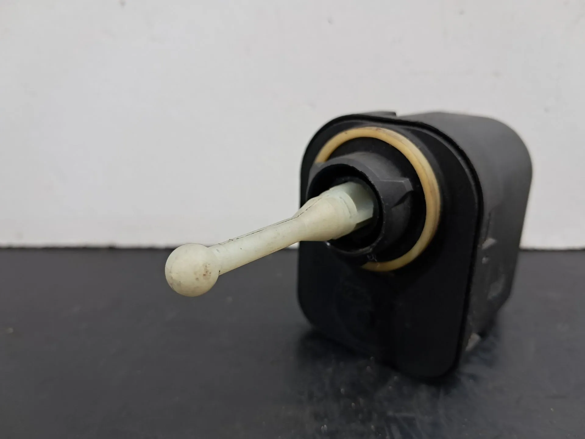 Moteur de réglage du niveau des phares VOLKSWAGEN Polo Classic (6V2) Imagem-4