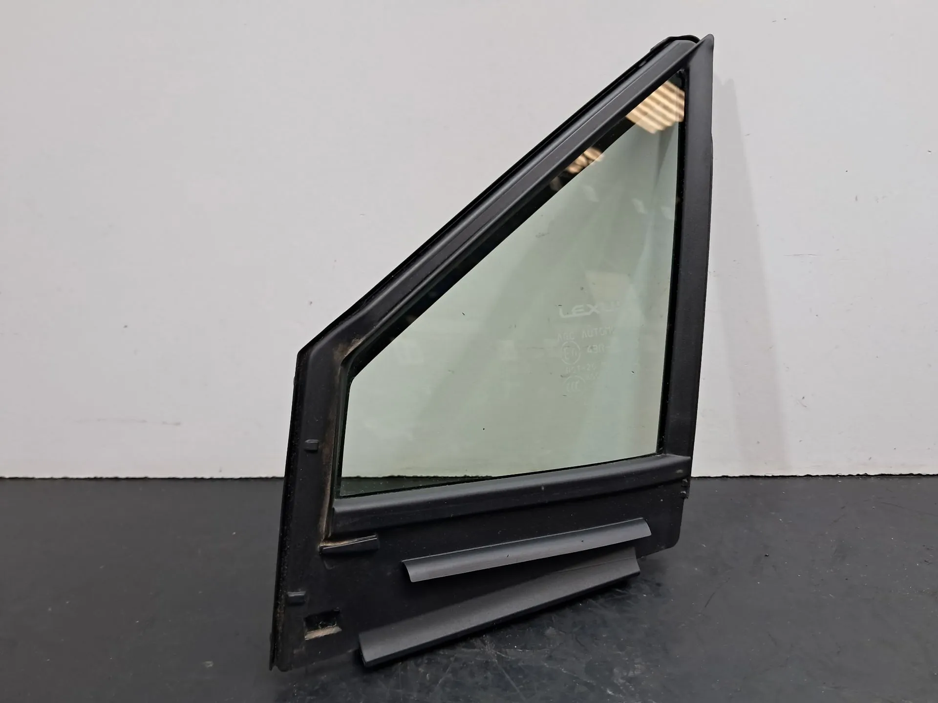 Vidro triangular frente esquerdo LEXUS NX II (_A2_, _H2_)
