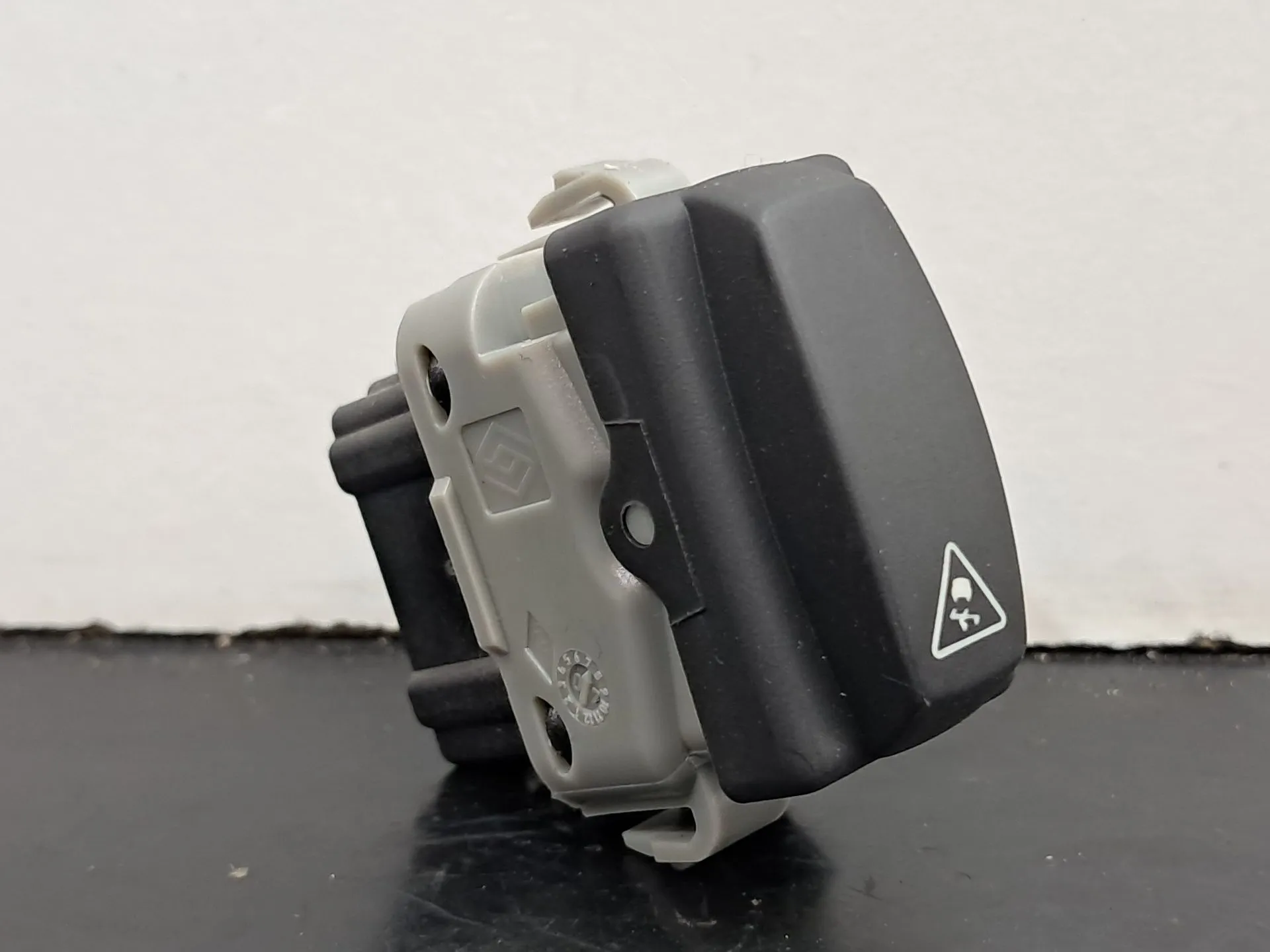 Botão / interruptor controlo tração RENAULT Megane II (BM0/1_, CM0/1_) | 2001 - 2012