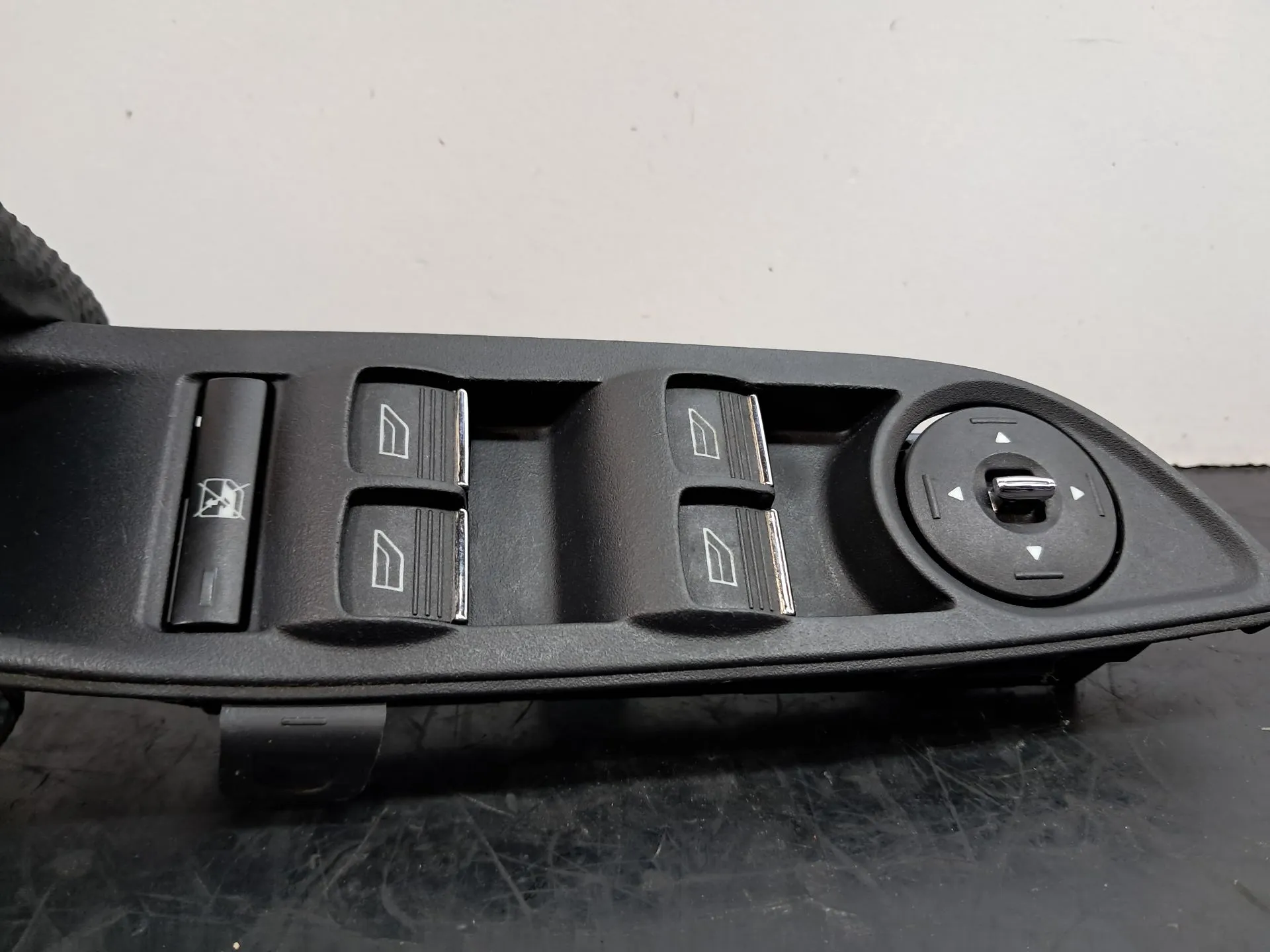 Mando / interruptor elevalunas delantero izquierdo FORD Focus III Imagem-2