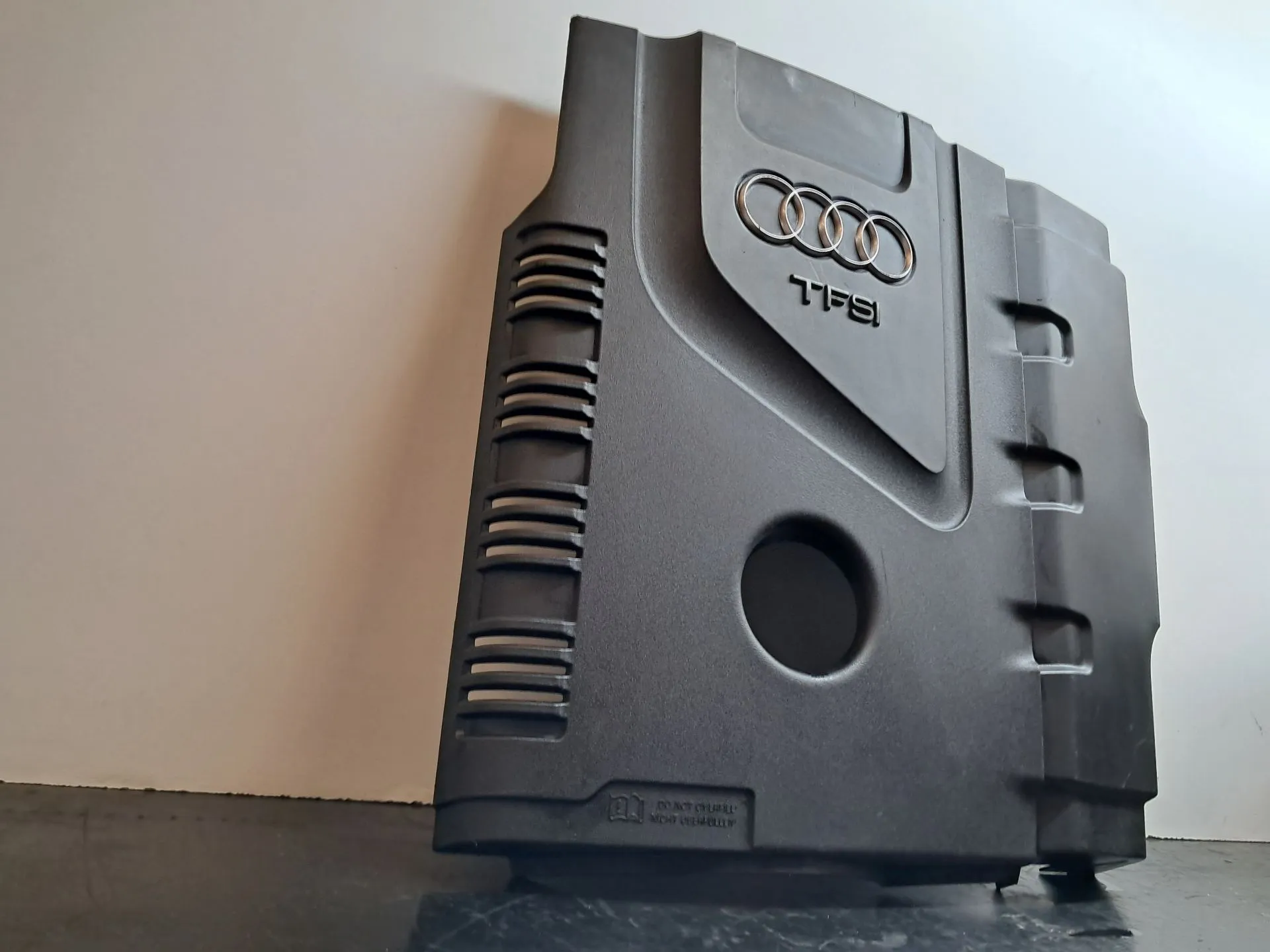 Cobertura do motor / blindagem superior do motor AUDI Q5 (8R) Imagem-1