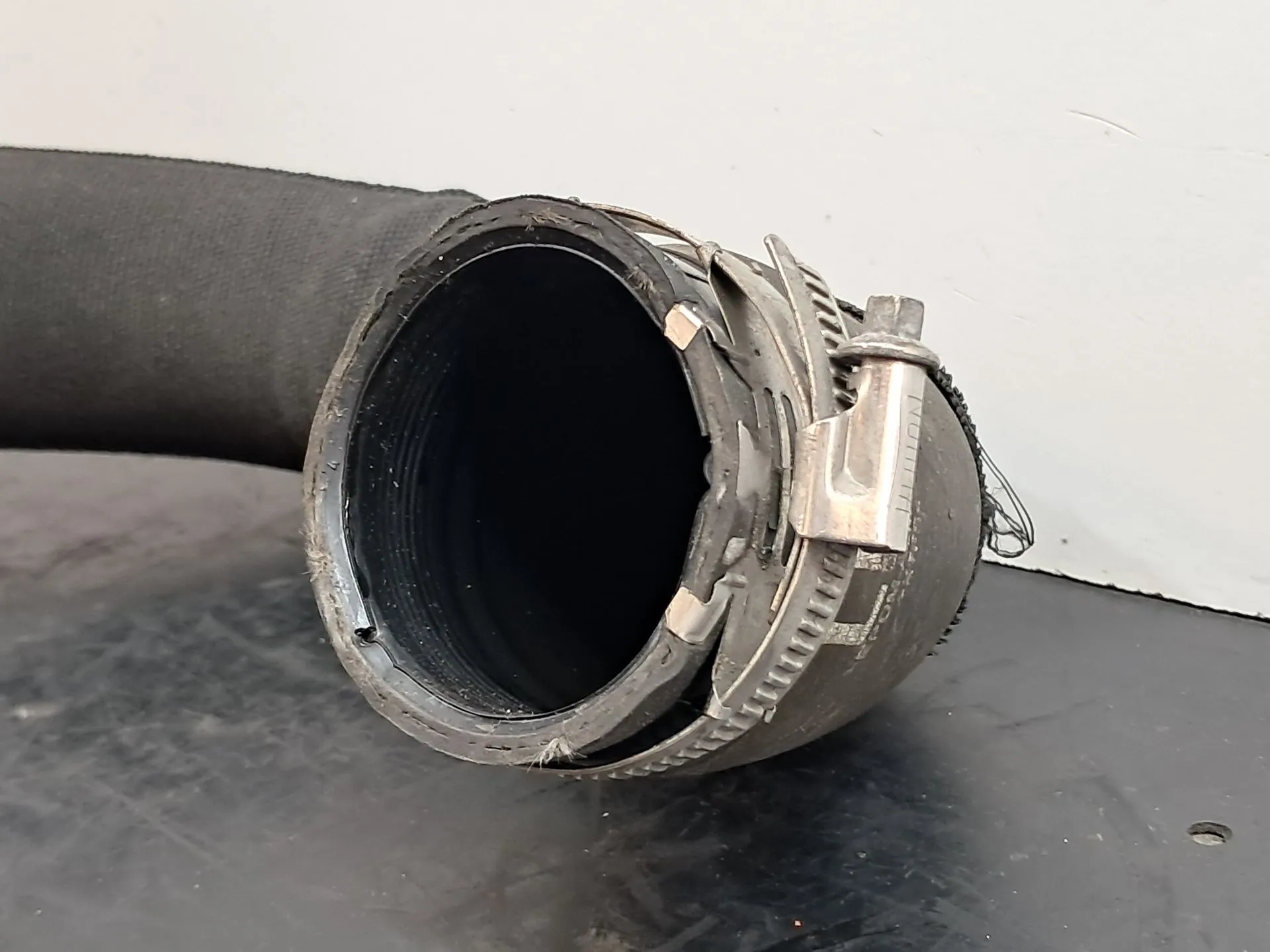 Tubo do intercooler AUDI Q5 (8R) Imagem-2