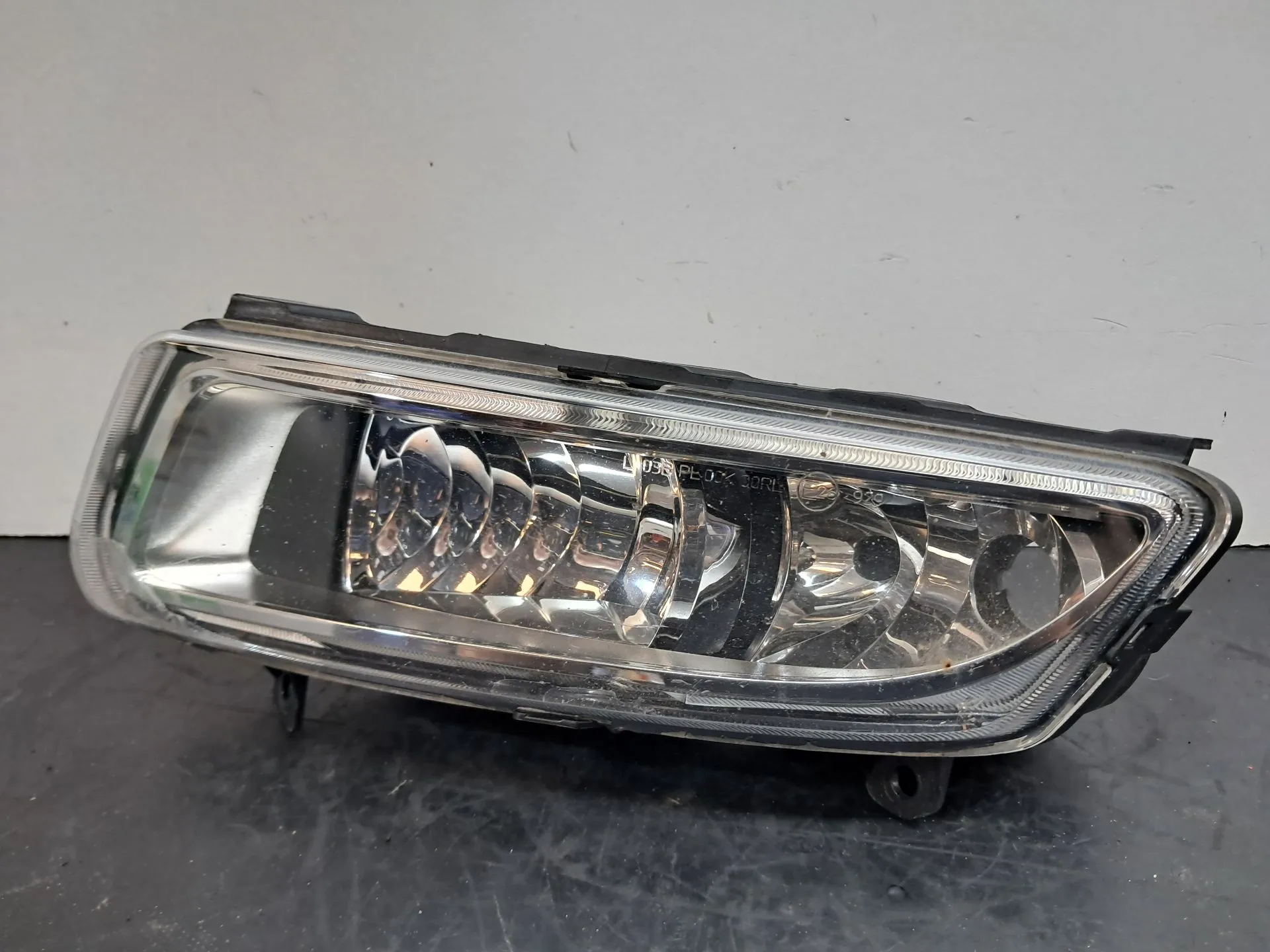 Faro antinebbia anteriore sinistro VOLKSWAGEN Polo (6R, 6C)
