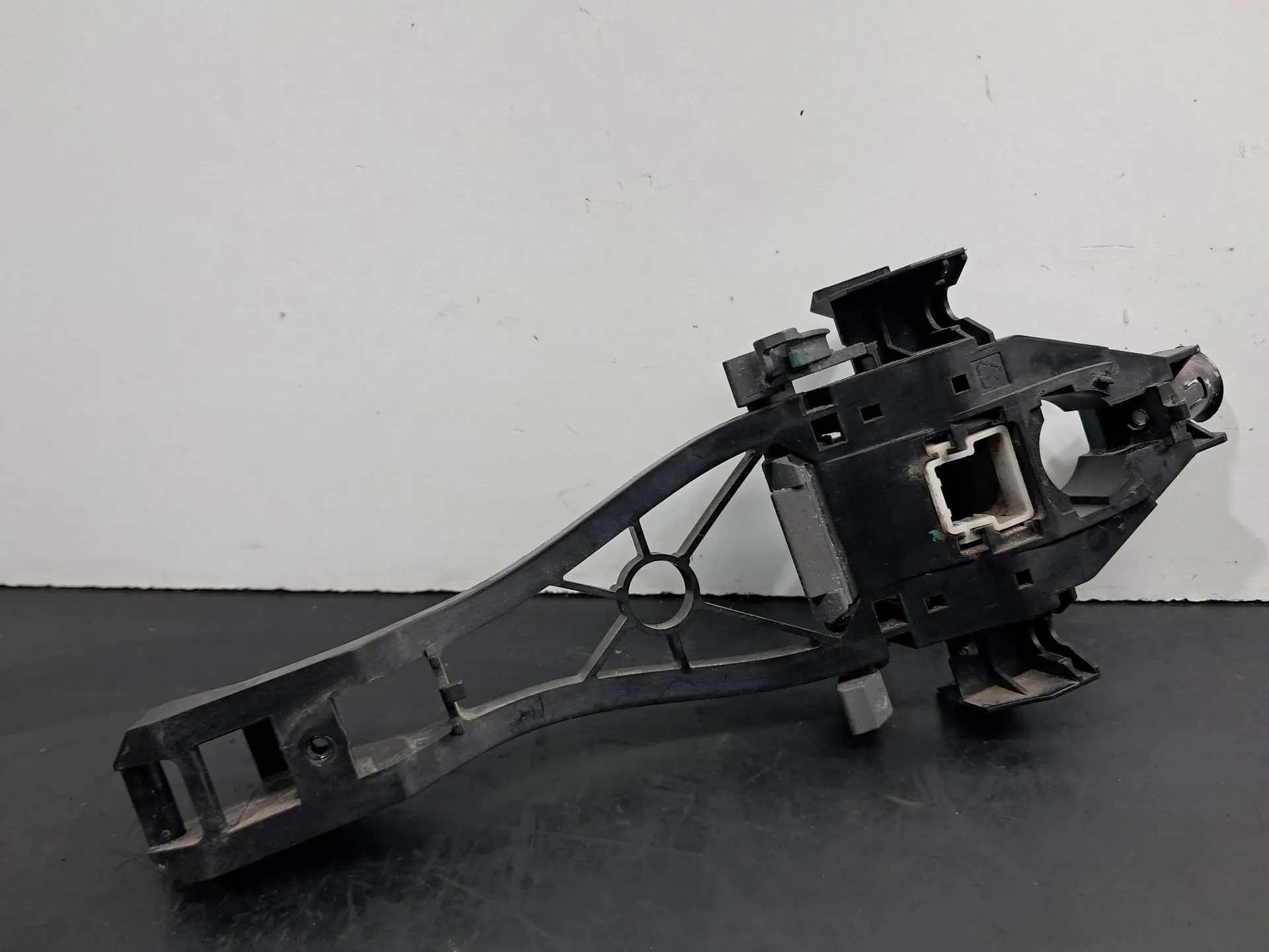 Support poignée porte avant gauche VOLVO S40 II (MS)