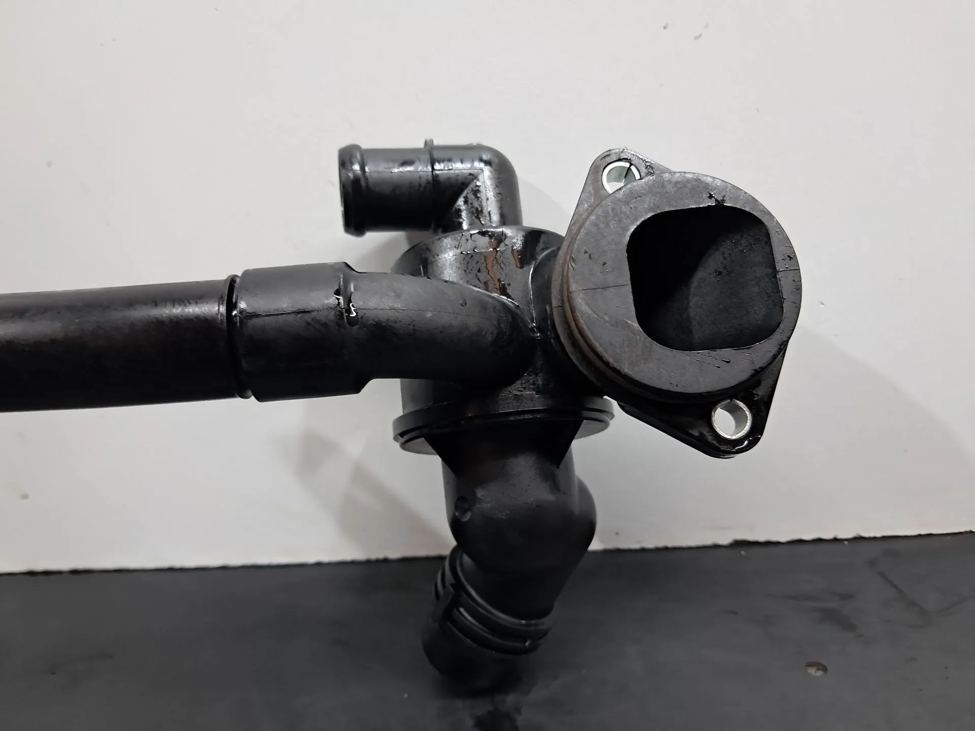 Tuyau/ Durite d'eau AUDI A4 (8K2, B8) Imagem-3