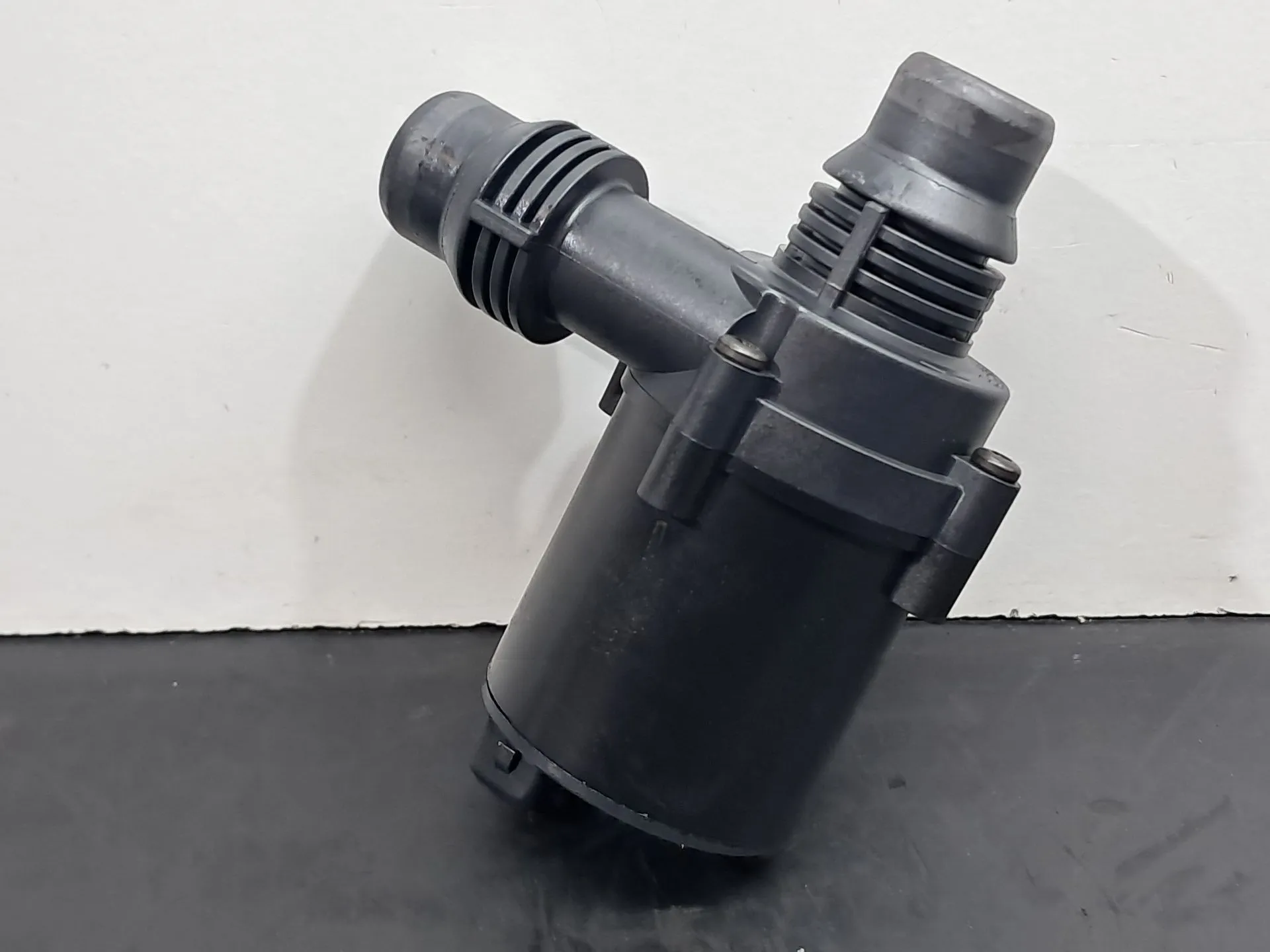 Pompe à eau supplémentaire BMW X5 (F15, F85) Imagem-2