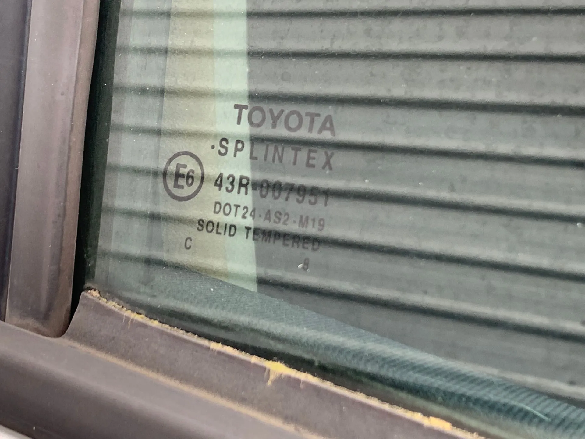 Right front door glass TOYOTA Yaris (_P9_) Imagem-1
