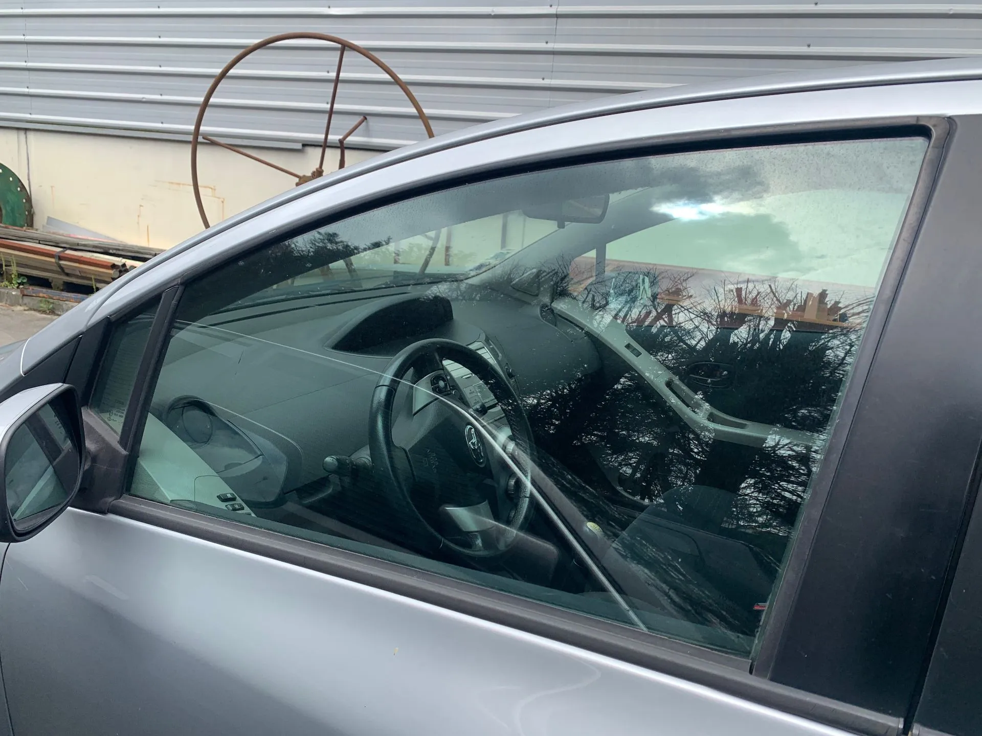 Left front door glass TOYOTA Yaris (_P9_)