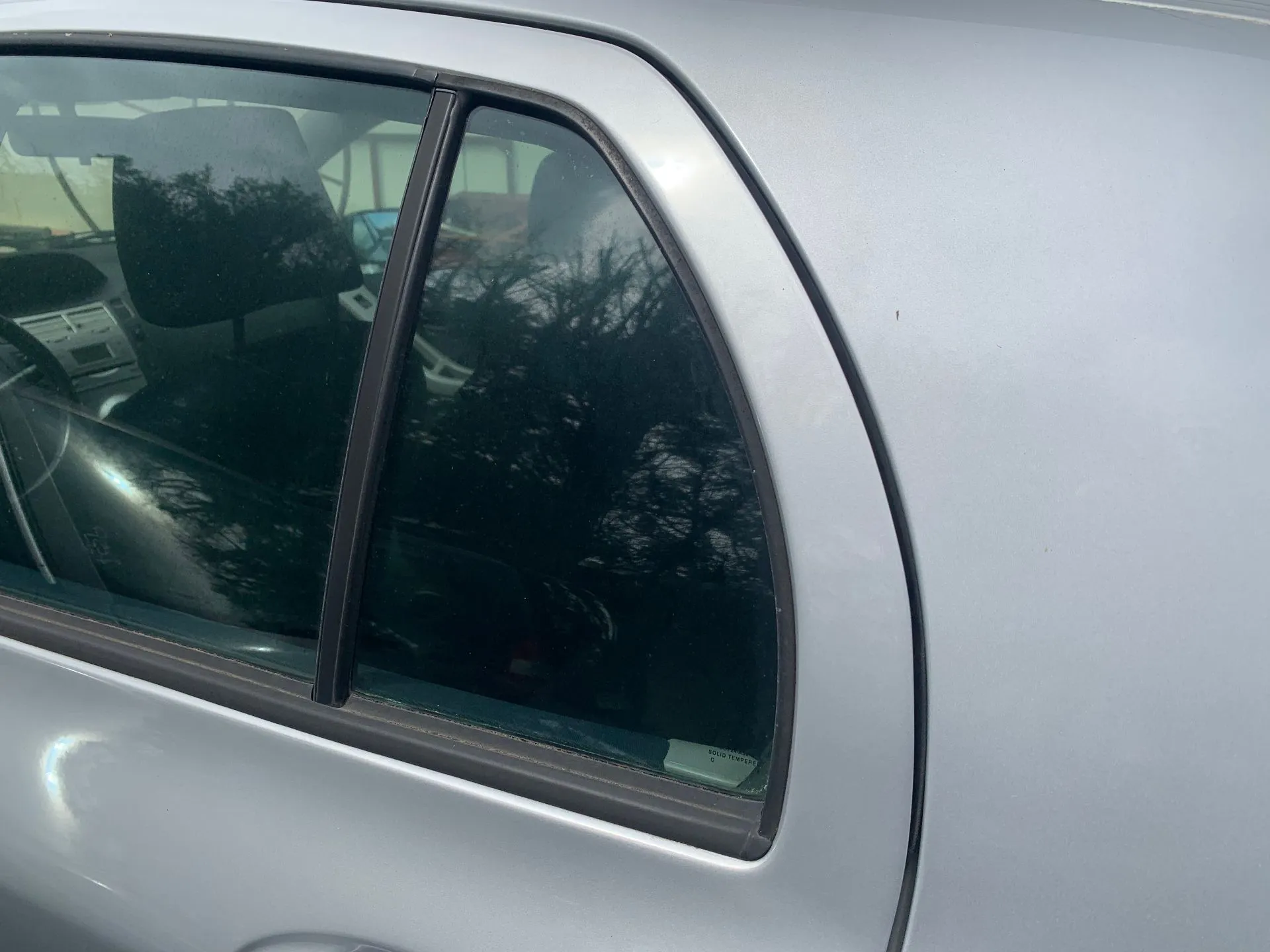 Left rear triangle window TOYOTA Yaris (_P9_)
