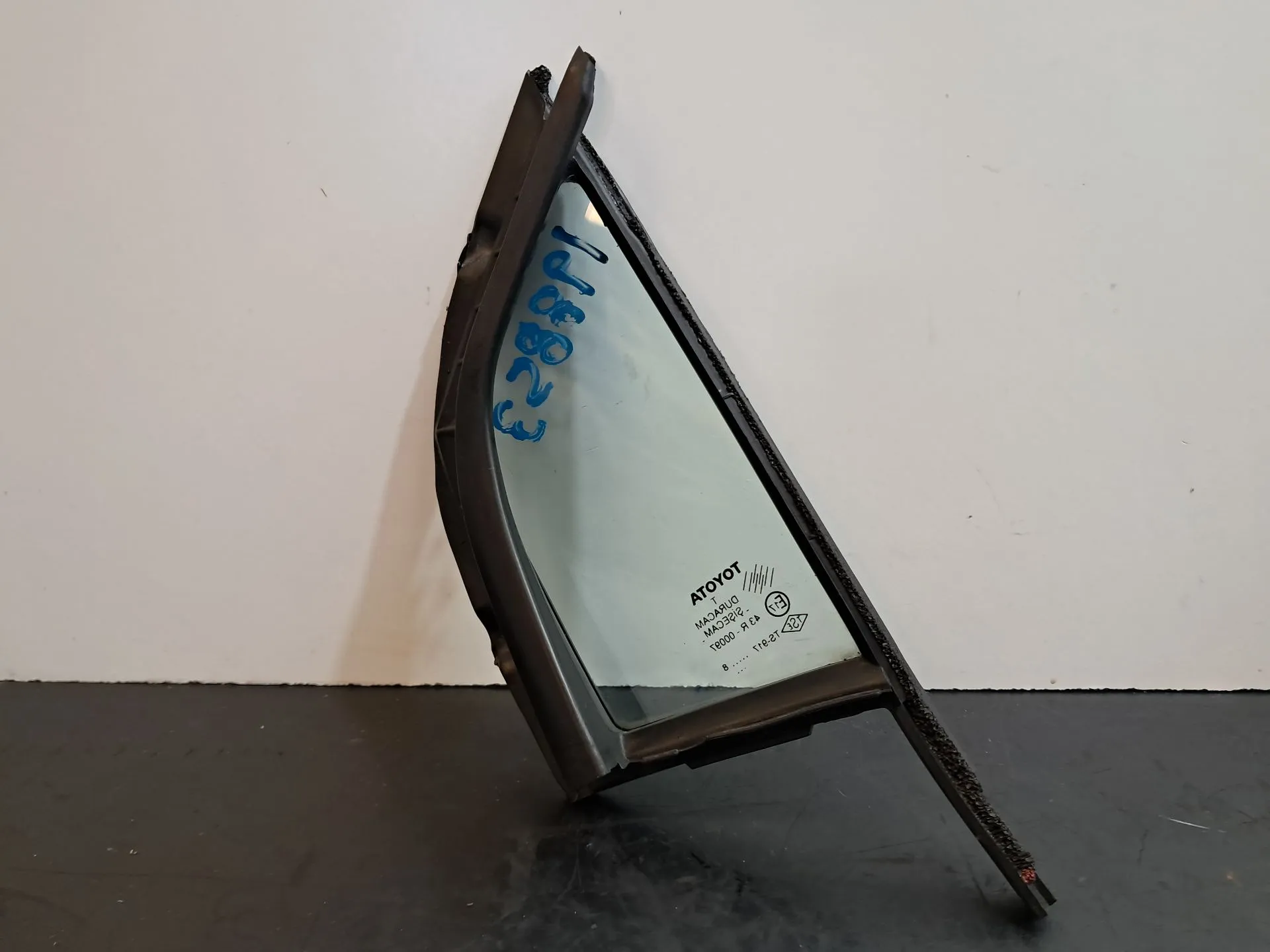 Vitre triangulaire avant Droite TOYOTA Yaris (_P9_) Imagem-2