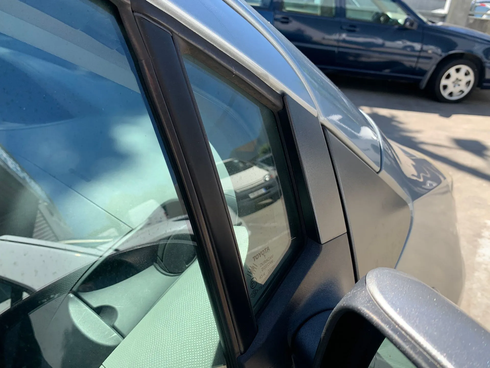 Vidro triangular frente direito TOYOTA Yaris (_P9_)