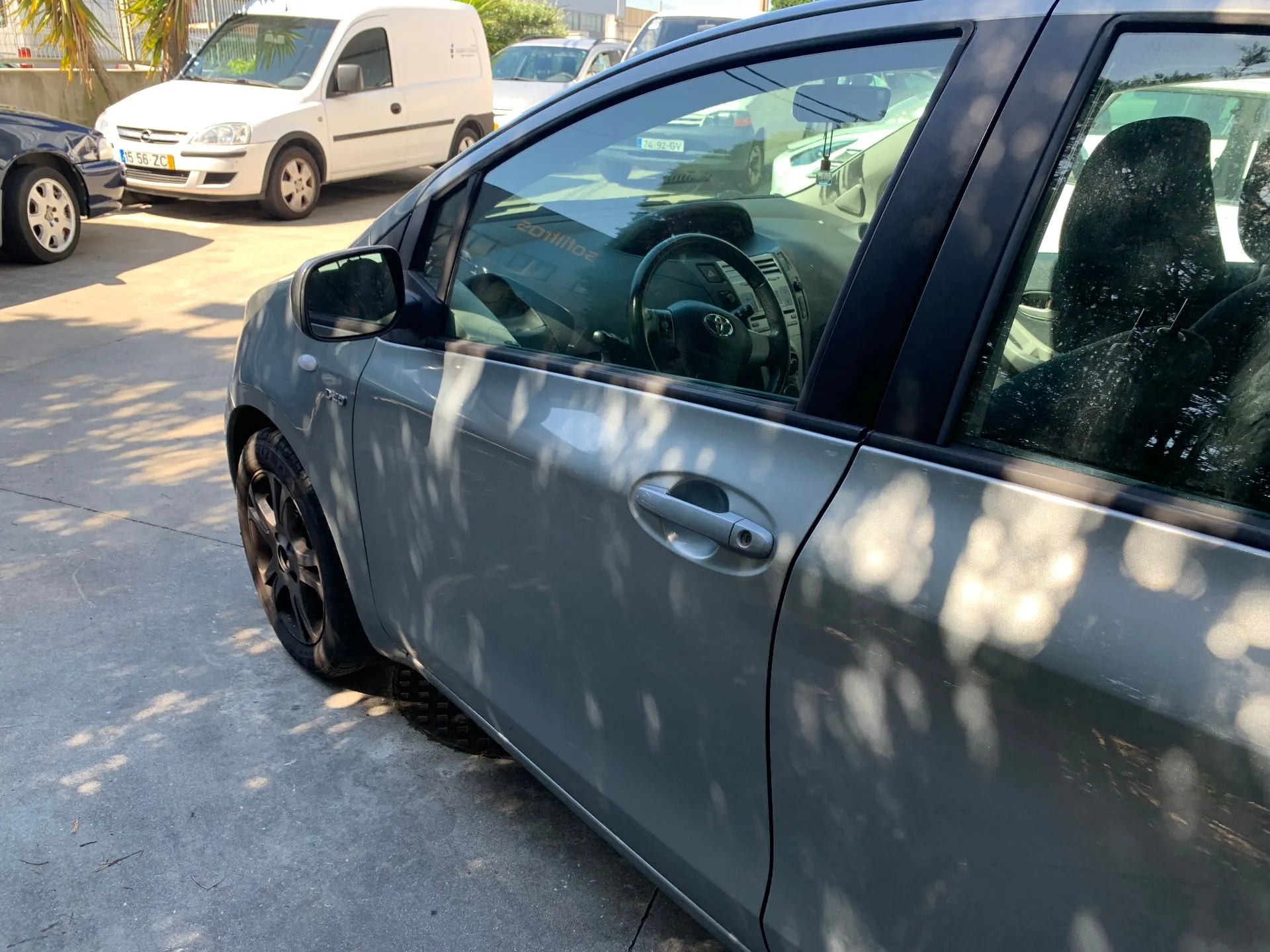 Porta frente esquerda TOYOTA Yaris (_P9_)
