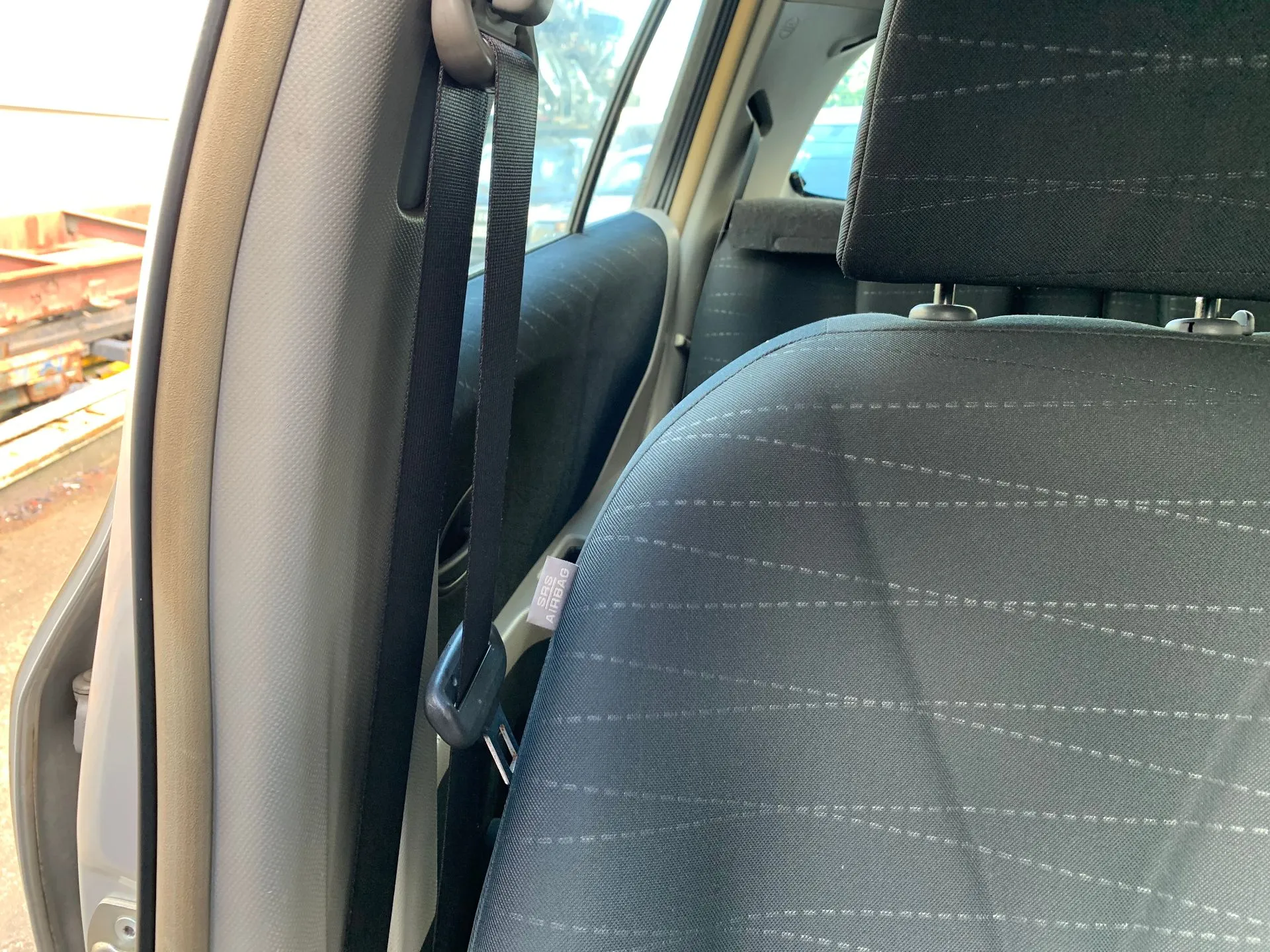 Prétensionneur de ceinture avant Droite TOYOTA Yaris (_P9_)
