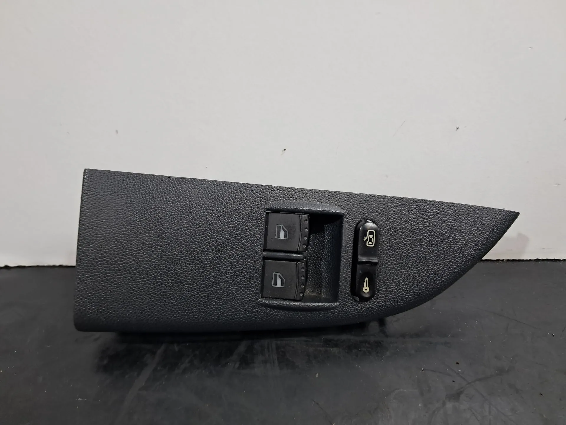 Left Front window control SKODA Fabia I Break (6Y5) Imagem-2