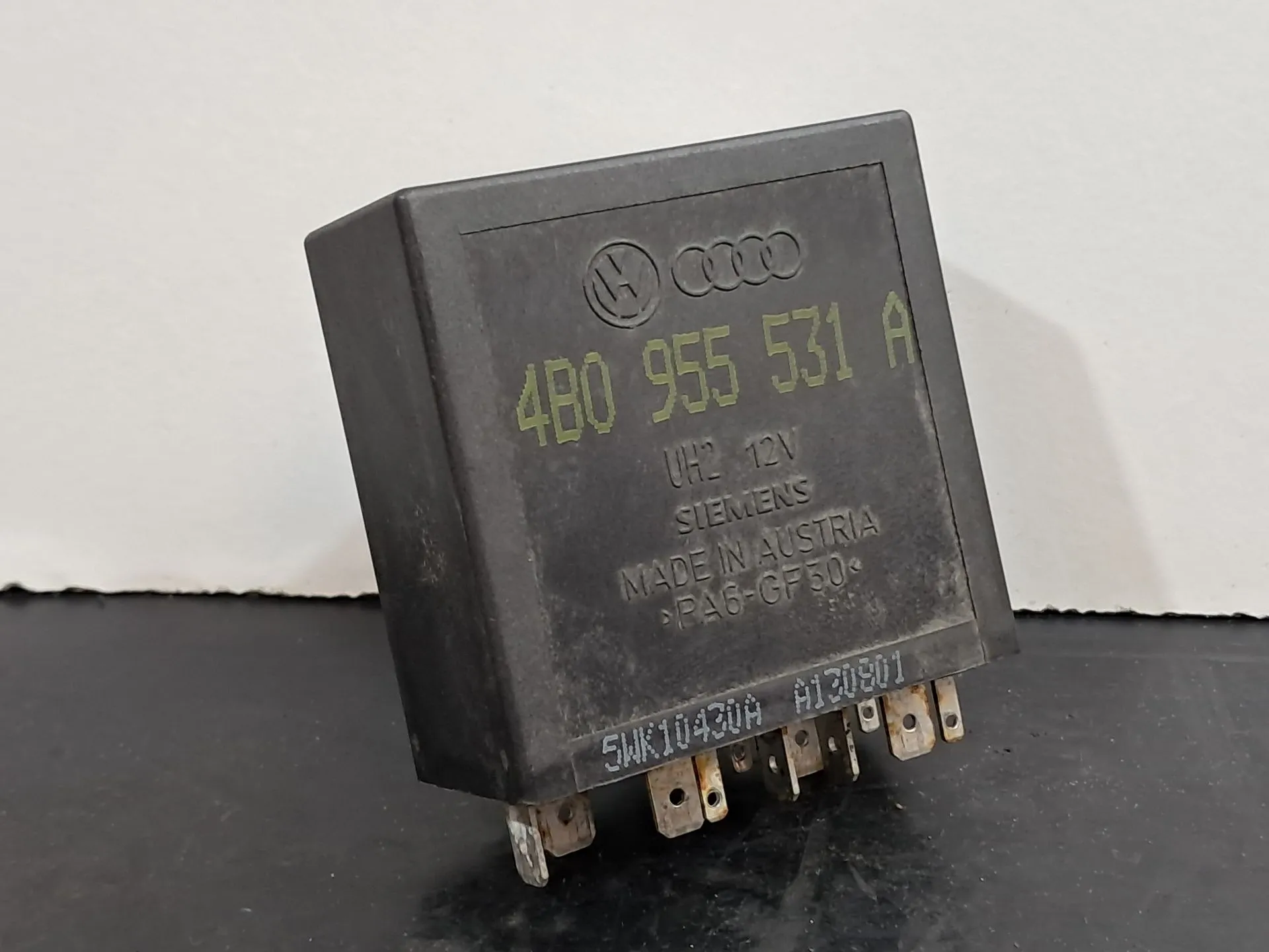 Botão / interruptor electromecânico / relé AUDI A3 (8L1)