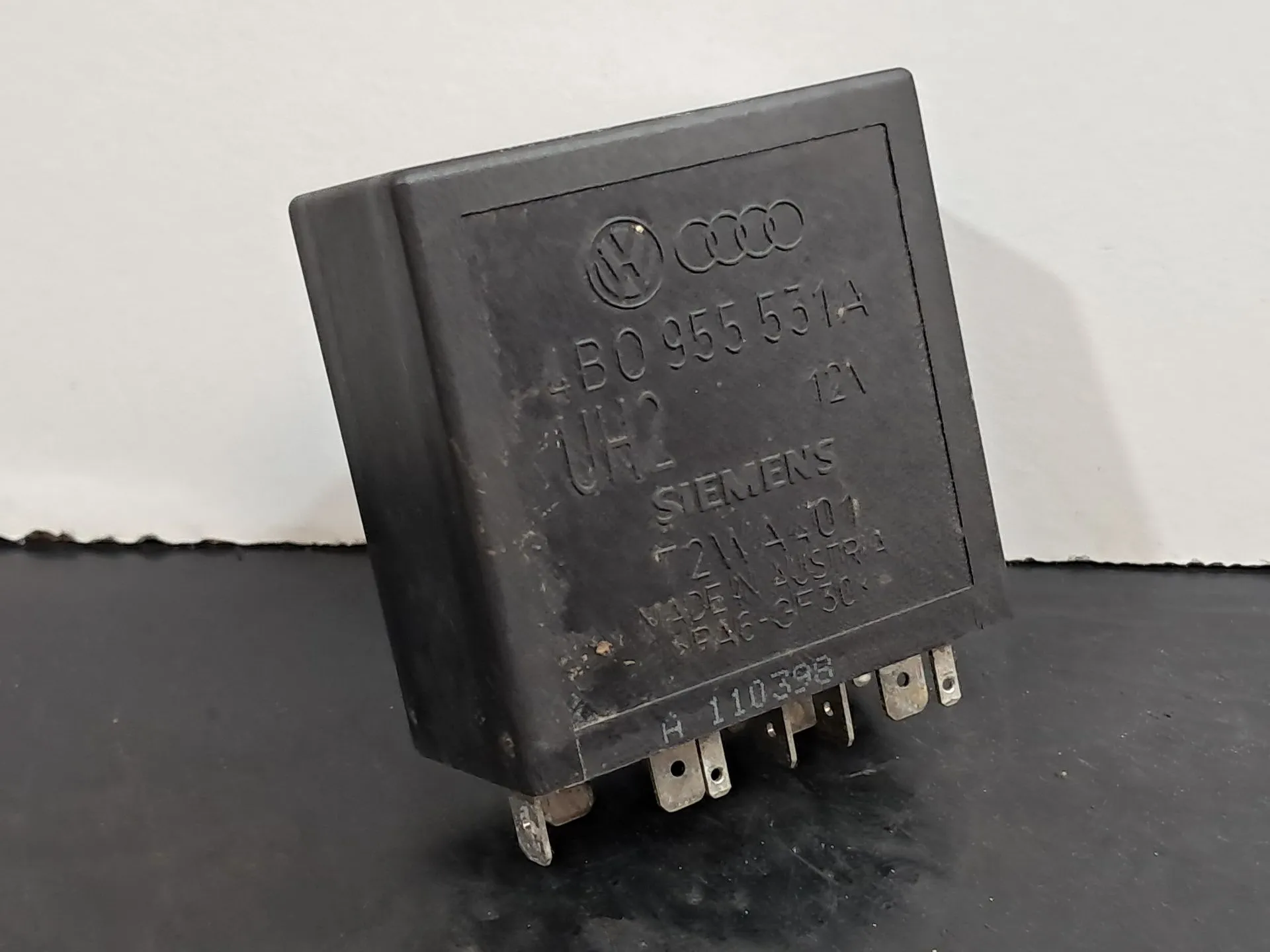 Botão / interruptor electromecânico / relé SKODA Octavia I Break (1U5)