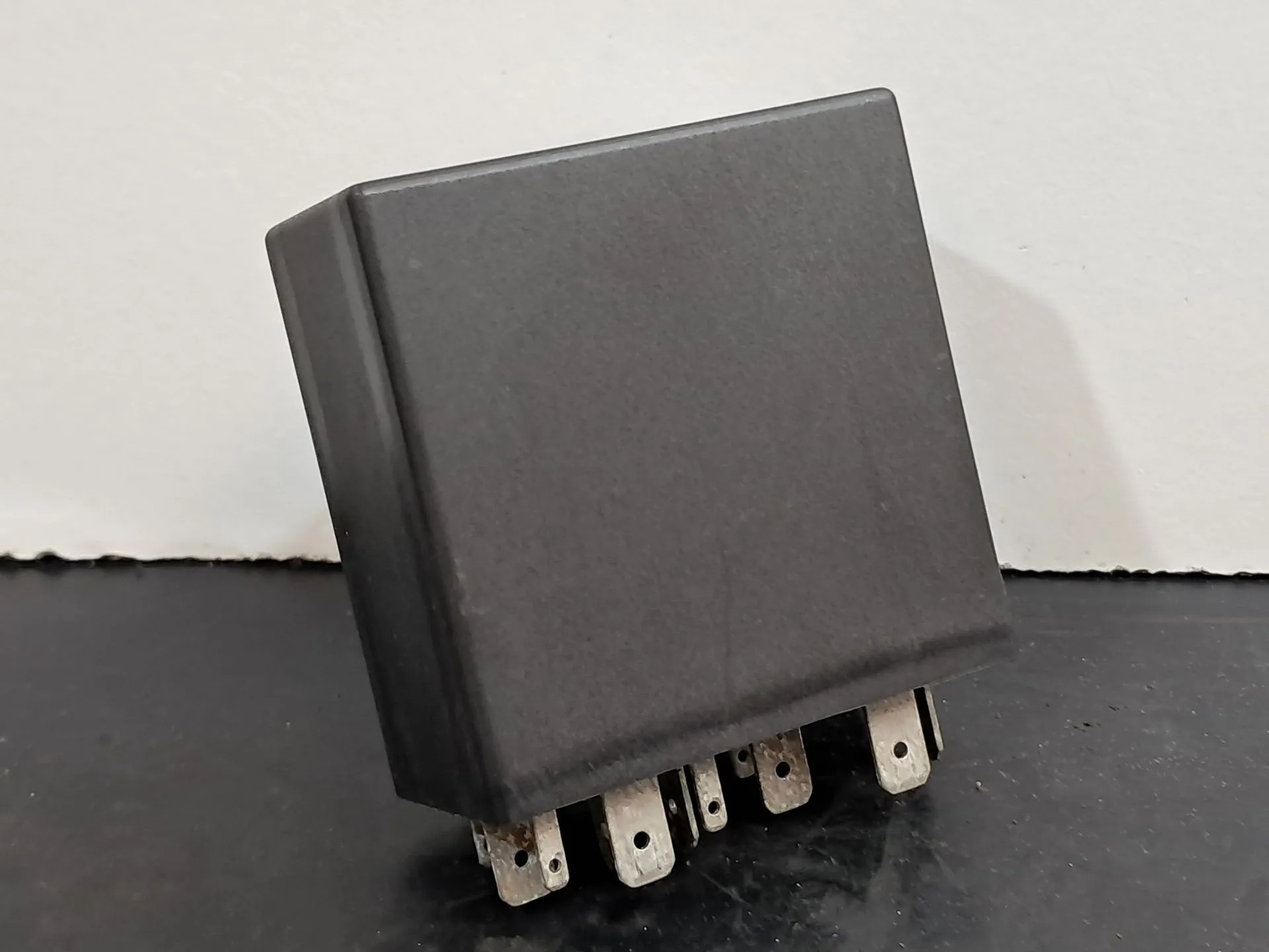 Electromechanical switch  SKODA Octavia I Break (1U5) Imagem-2