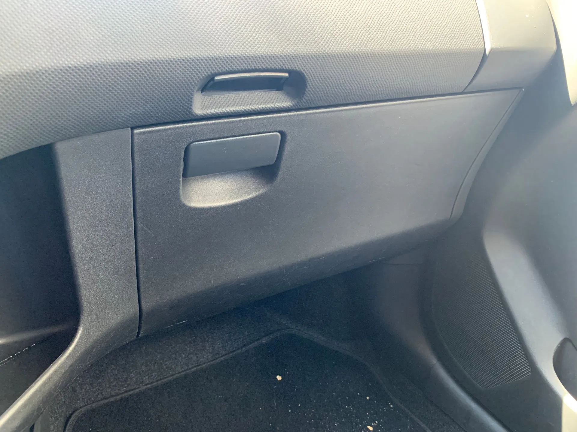 Porta luvas TOYOTA Yaris (_P9_)