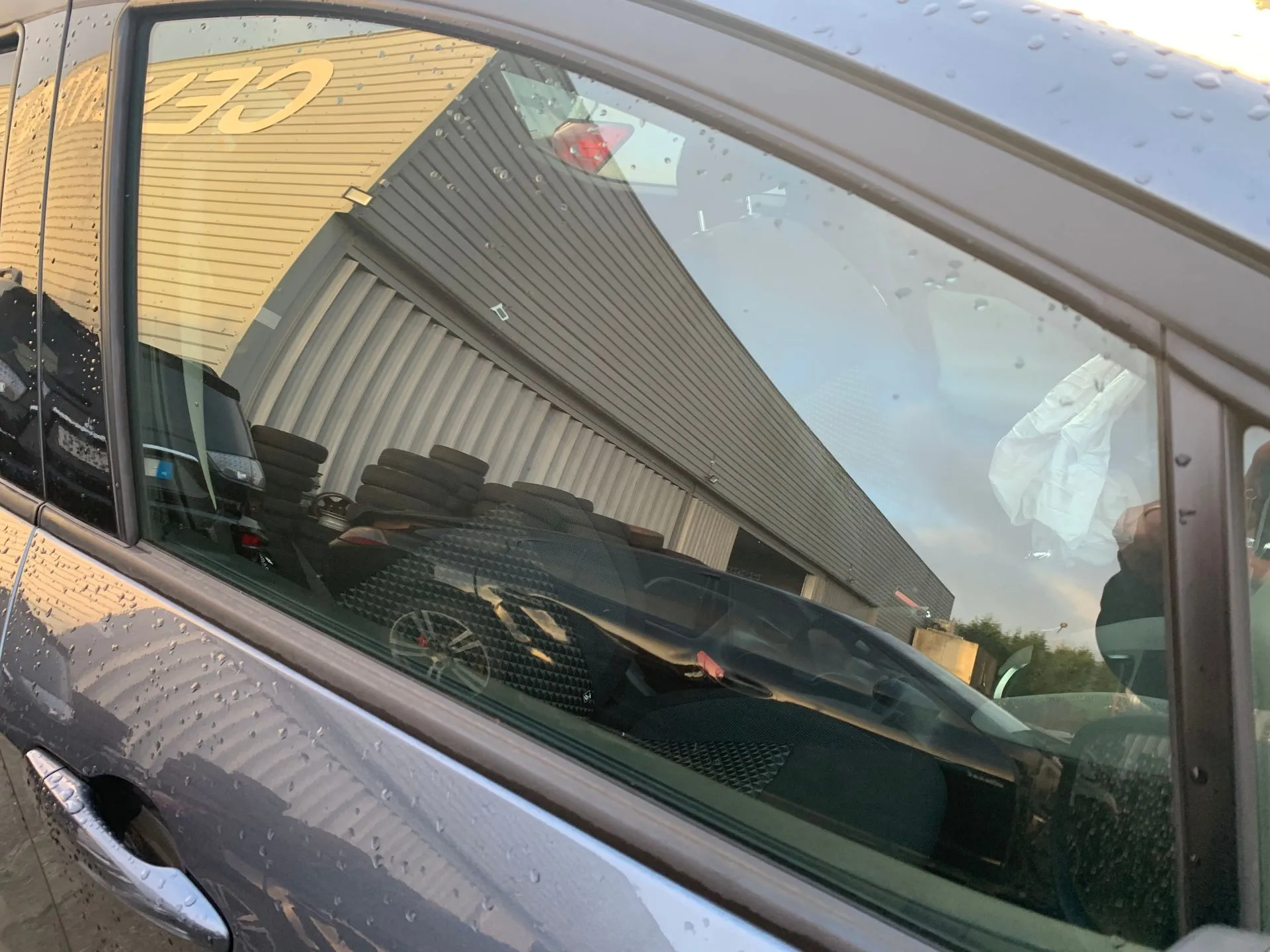 Right front door glass NISSAN Micra V (K14)