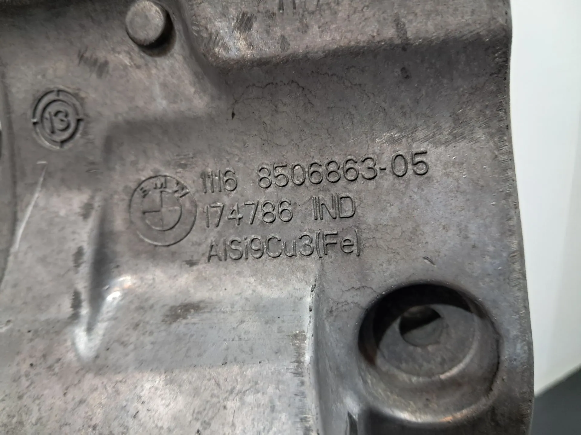 Suporte do alternador BMW X5 (F15, F85) Imagem-1