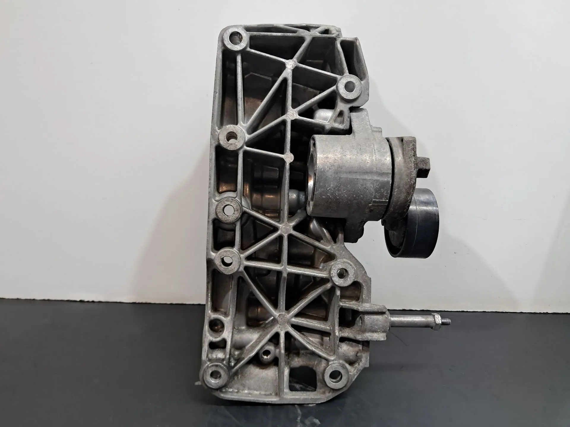 Suporte do alternador BMW X5 (F15, F85) Imagem-2