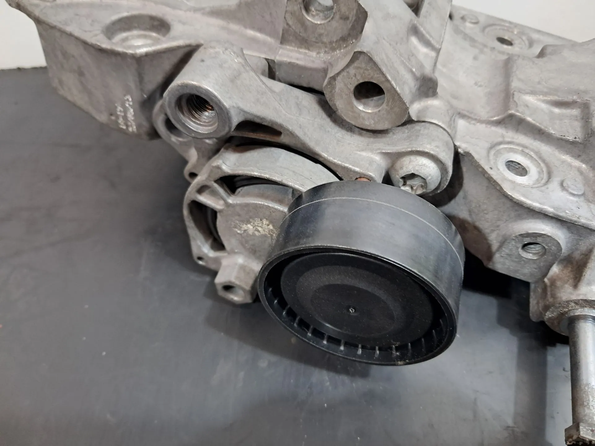 Suporte do alternador BMW X5 (F15, F85) Imagem-3