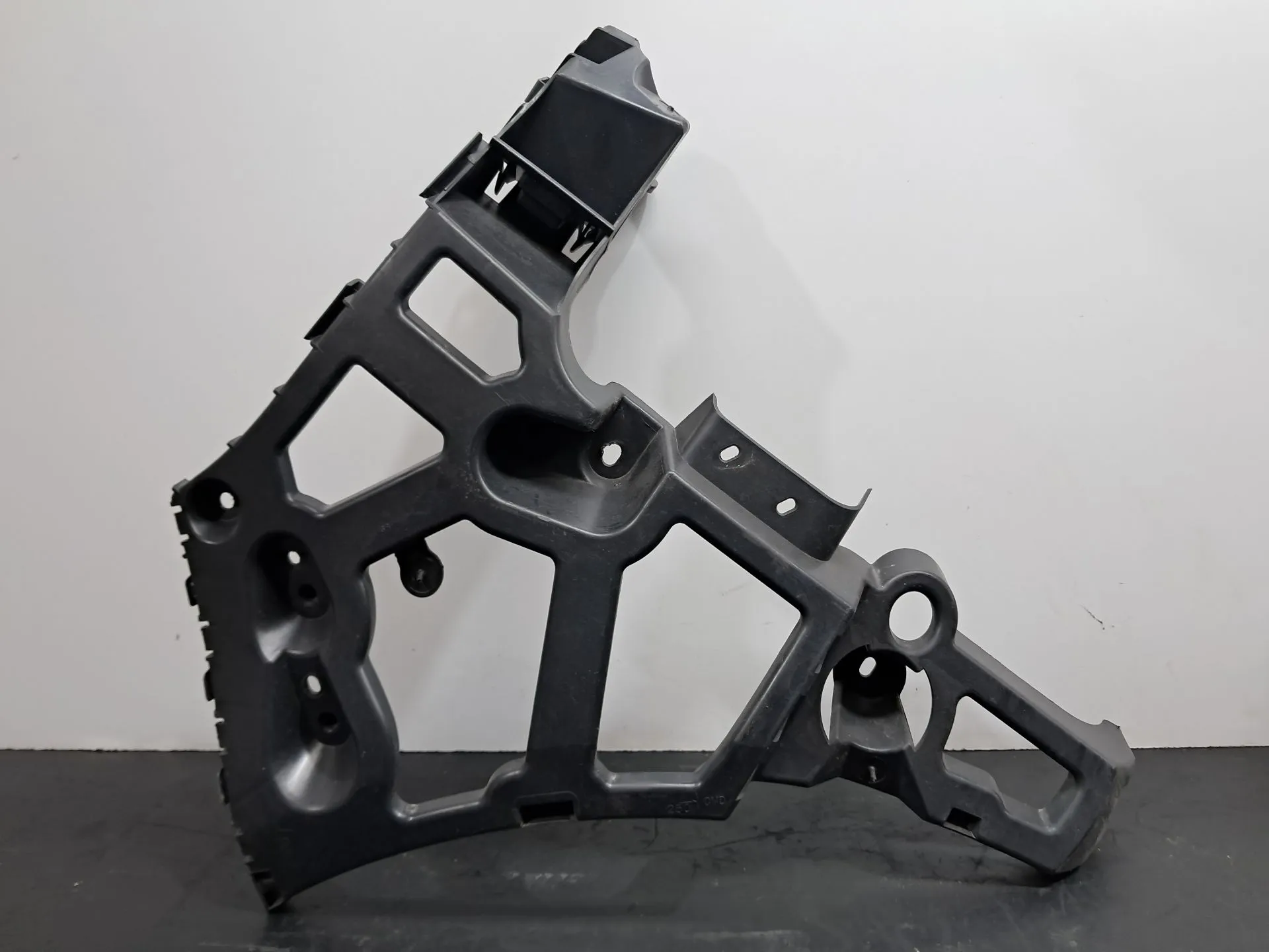 Rear bumper guide left RENAULT Megane III (BZ0_)