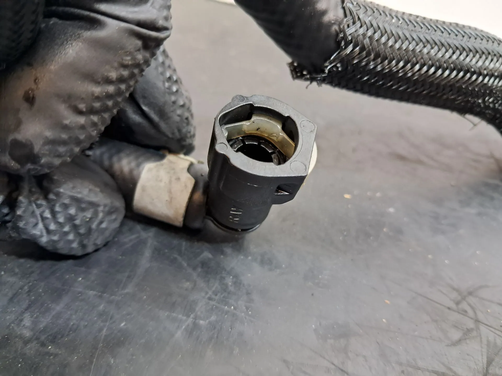 Tubo de combustible BMW X5 (F15, F85) Imagem-1