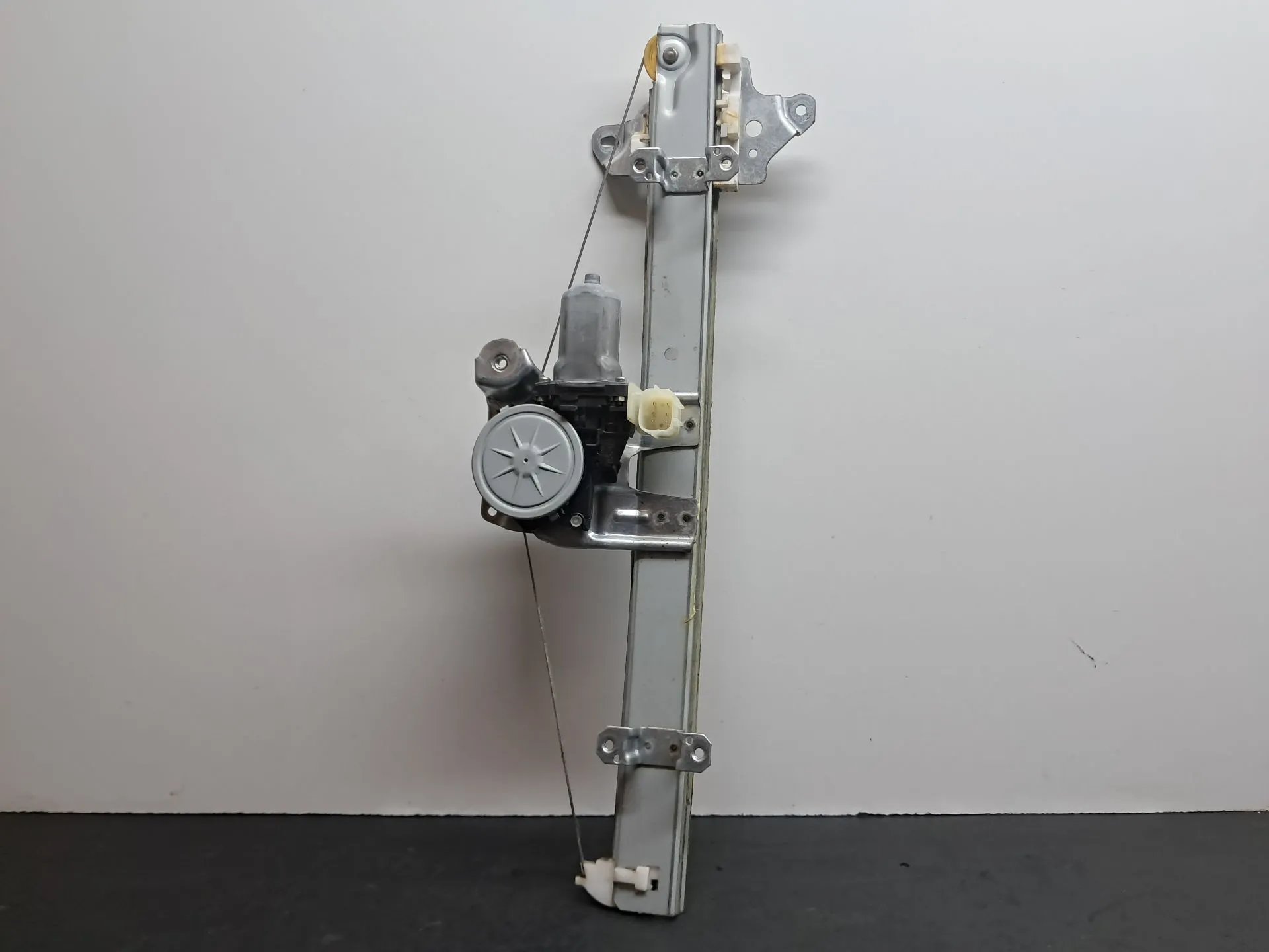 Elevalunas delantero derecho NISSAN Micra V (K14)
