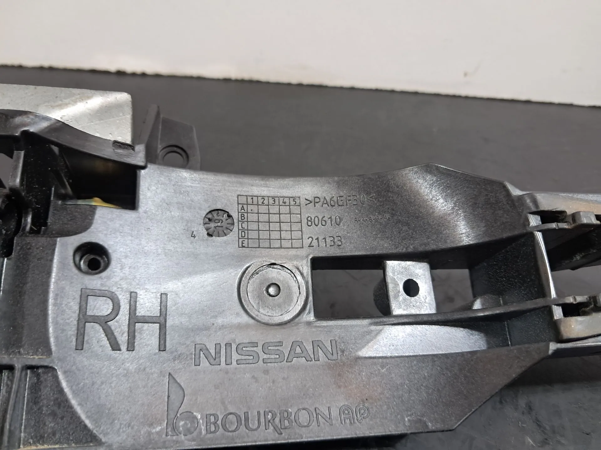 Right front door handle support NISSAN Micra V (K14) Imagem-1