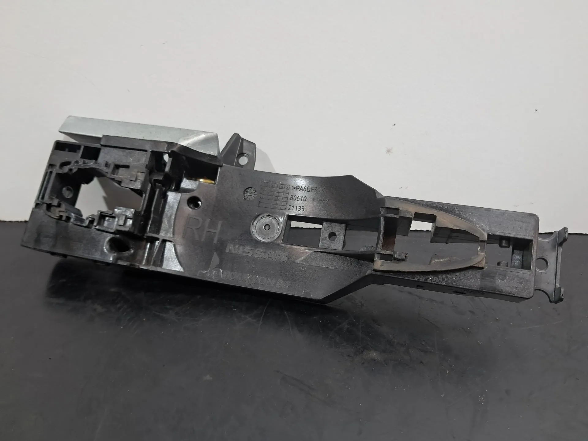 Soporte Manija puerta Delantera Derecha NISSAN Micra V (K14)