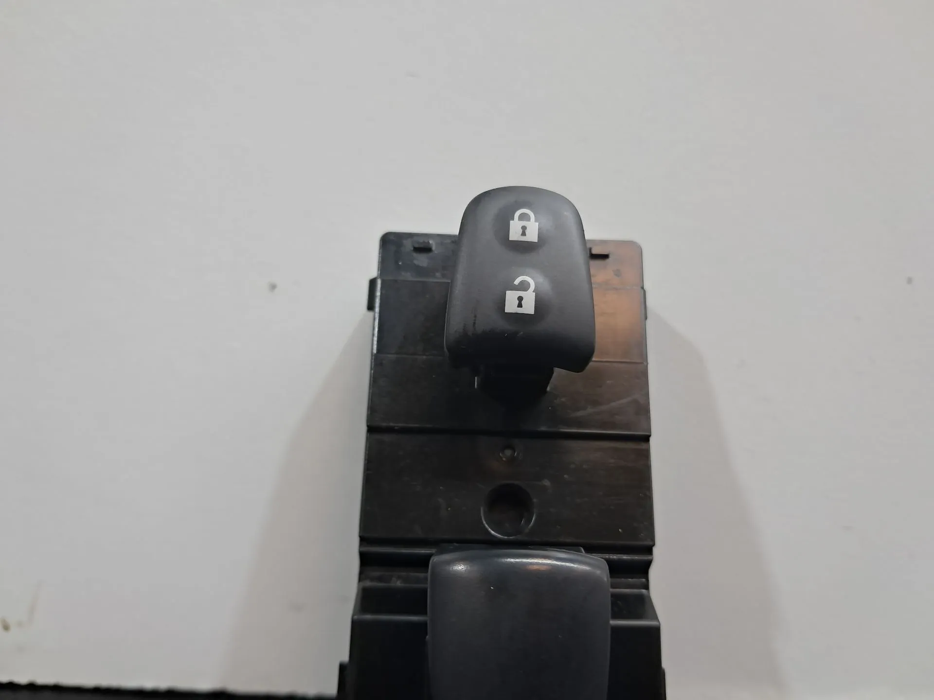 Comando / botão / interruptor vidros frente direito NISSAN Micra V (K14) Imagem-2