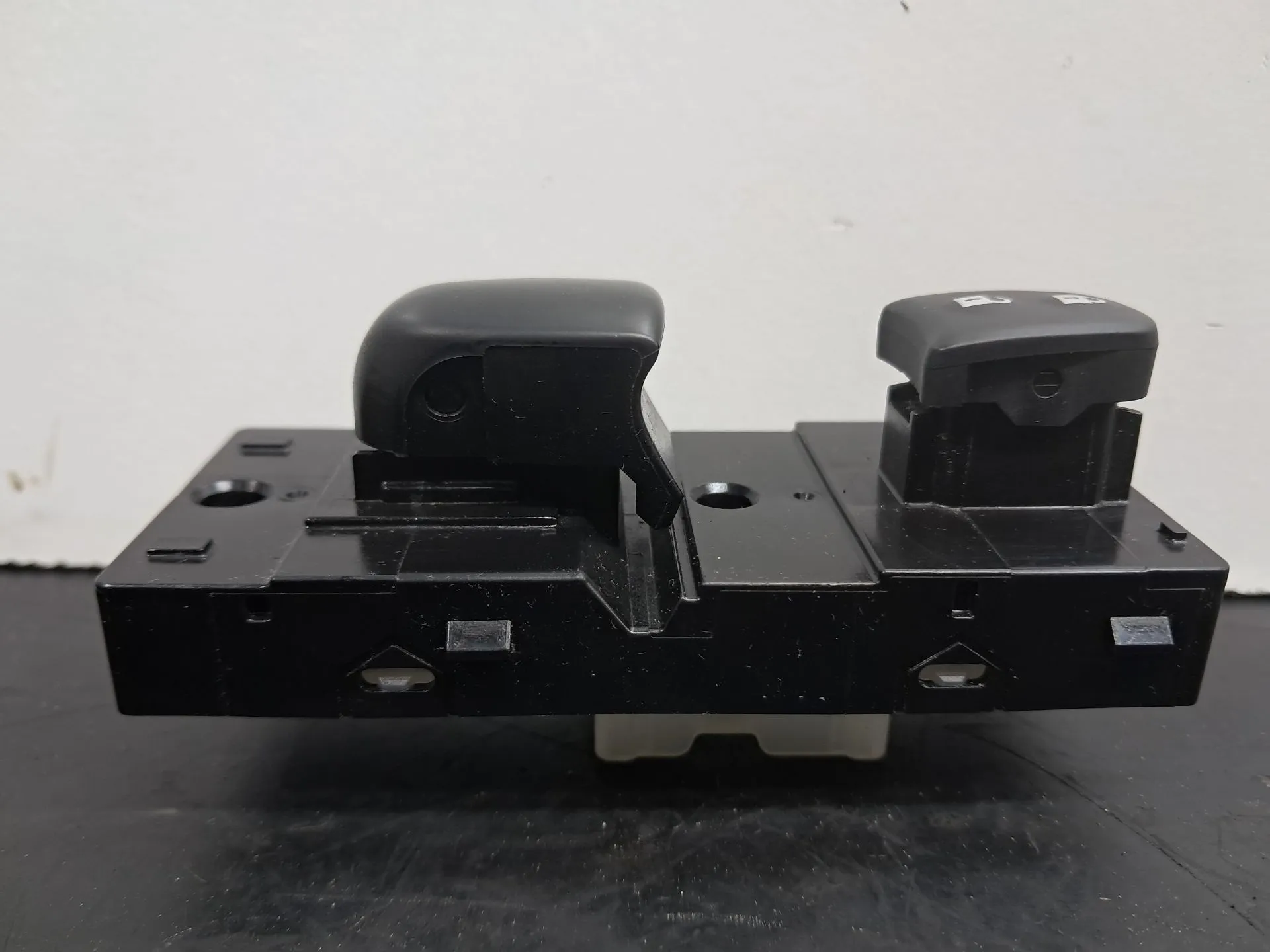 Comando / botão / interruptor vidros frente direito NISSAN Micra V (K14) Imagem-3
